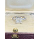 2.82ct PRINCESS CUT DIAMOND SOLITAIRE RING SET IN WHITE METAL TESTED AS WHITE GOLD