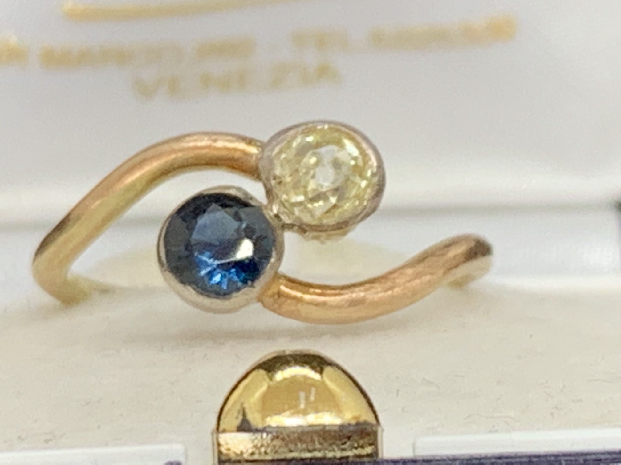 ANTIQUE 18ct GOLD SAPPHIRE & DIAMOND RING