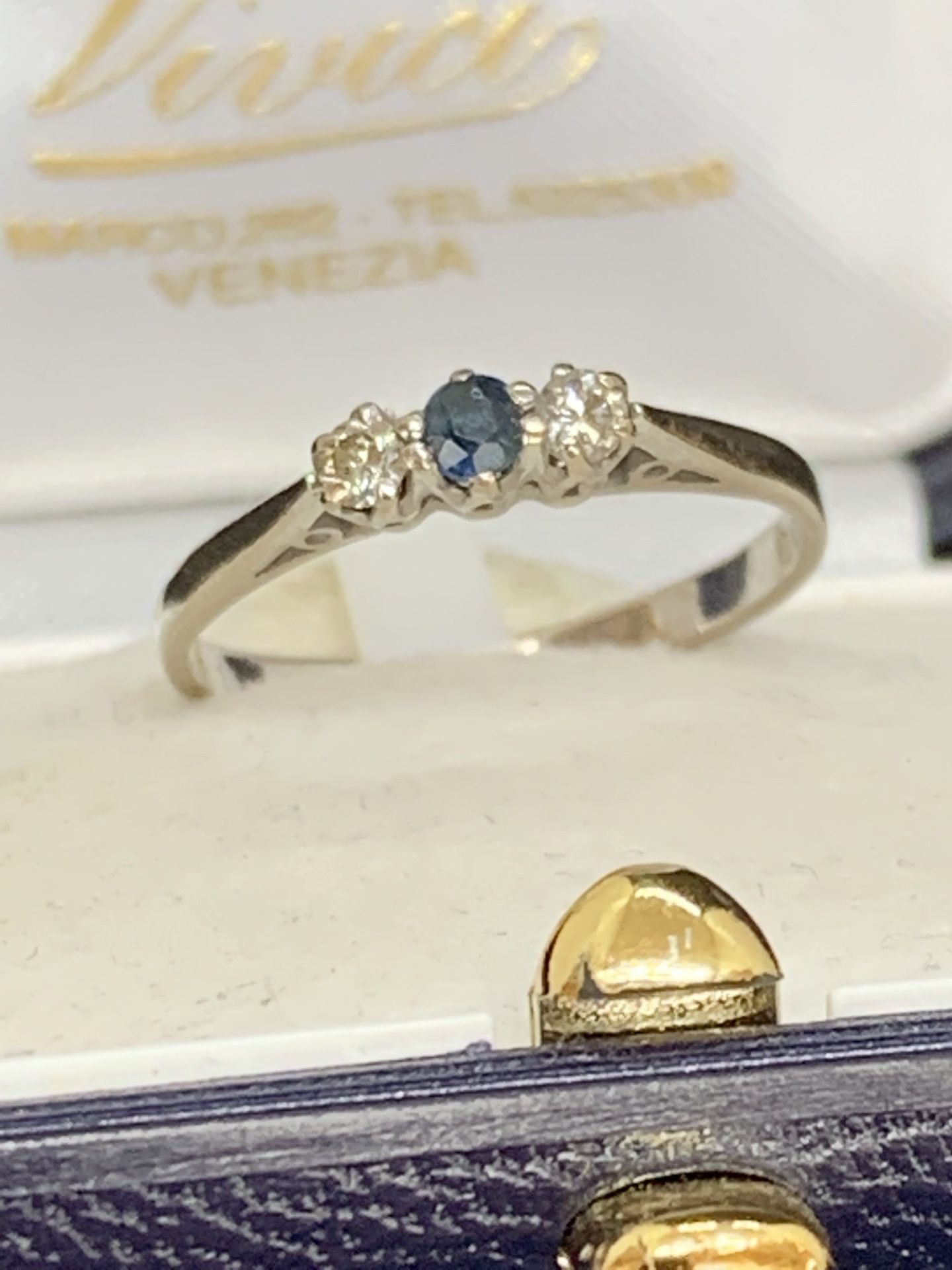 18ct GOLD SAPPHIRE & DIAMOND RING - Image 2 of 4