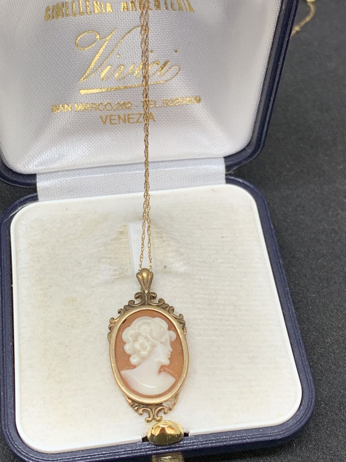 9ct GOLD CAMEO PENDANT & CHAIN - Image 2 of 2