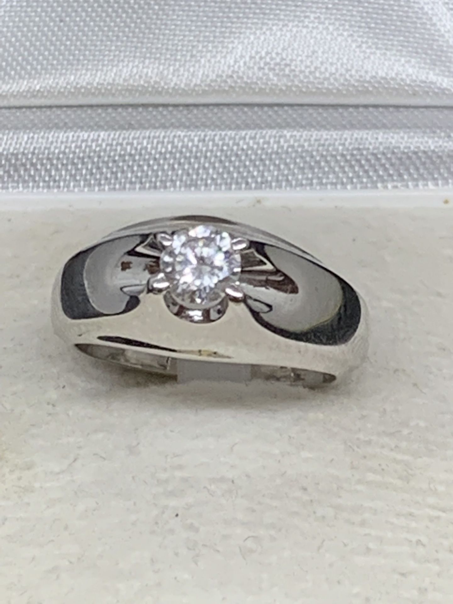 0.30ct DIAMOND SET RING IN WHITE GOLD