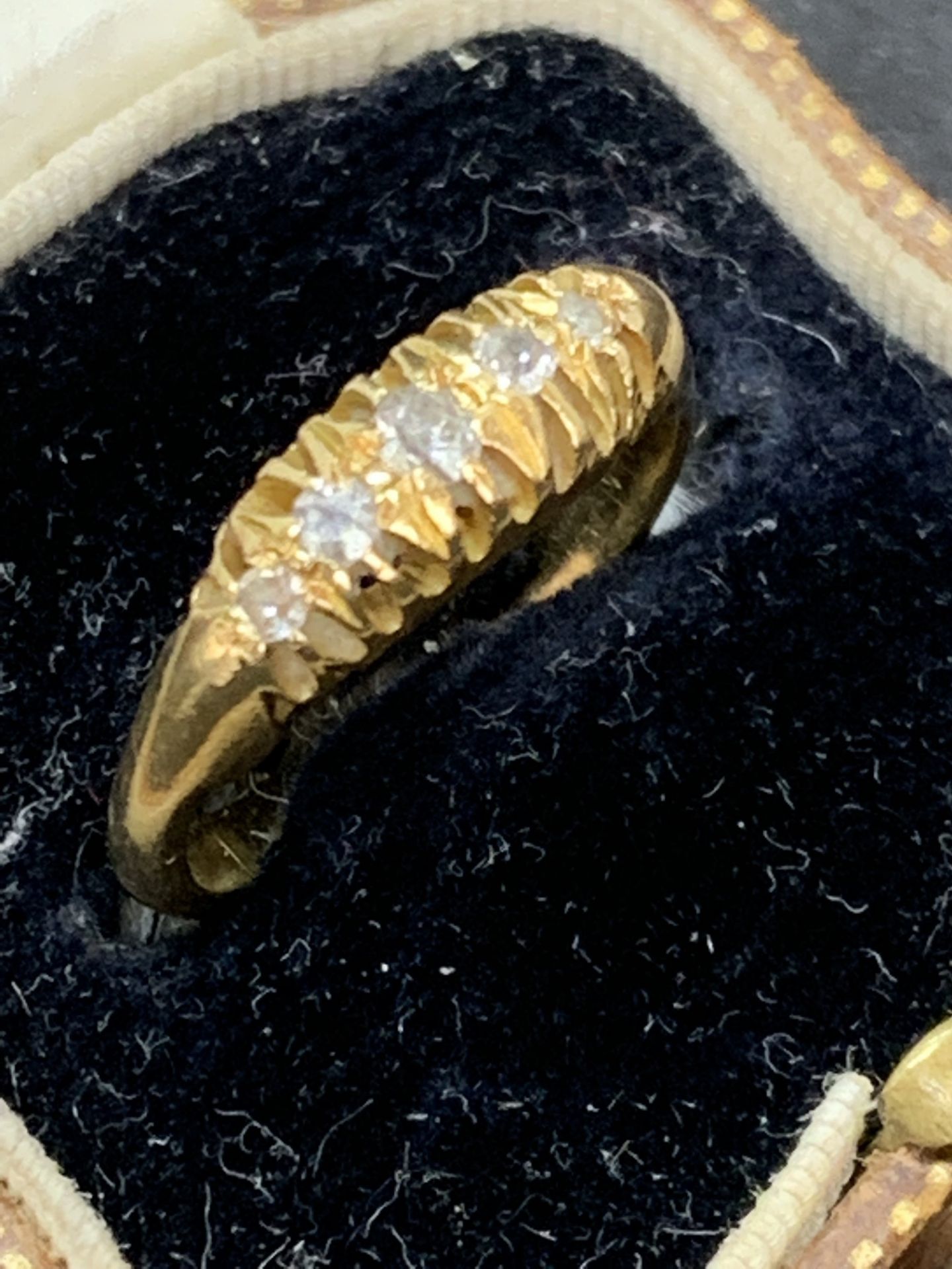 VICTORIAN 18ct GOLD 5 STONE DIAMOND RING