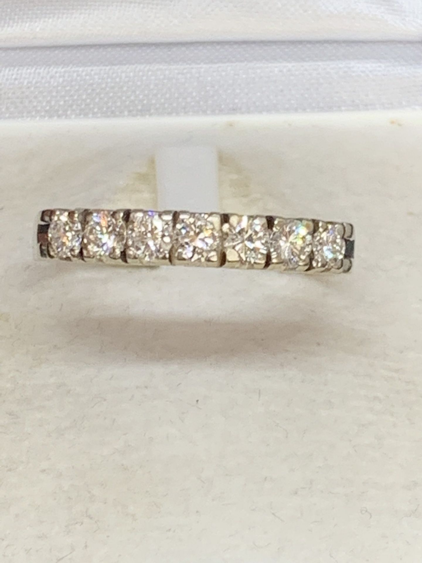 18ct GOLD 7 STONE DIAMOND RING - Image 3 of 6