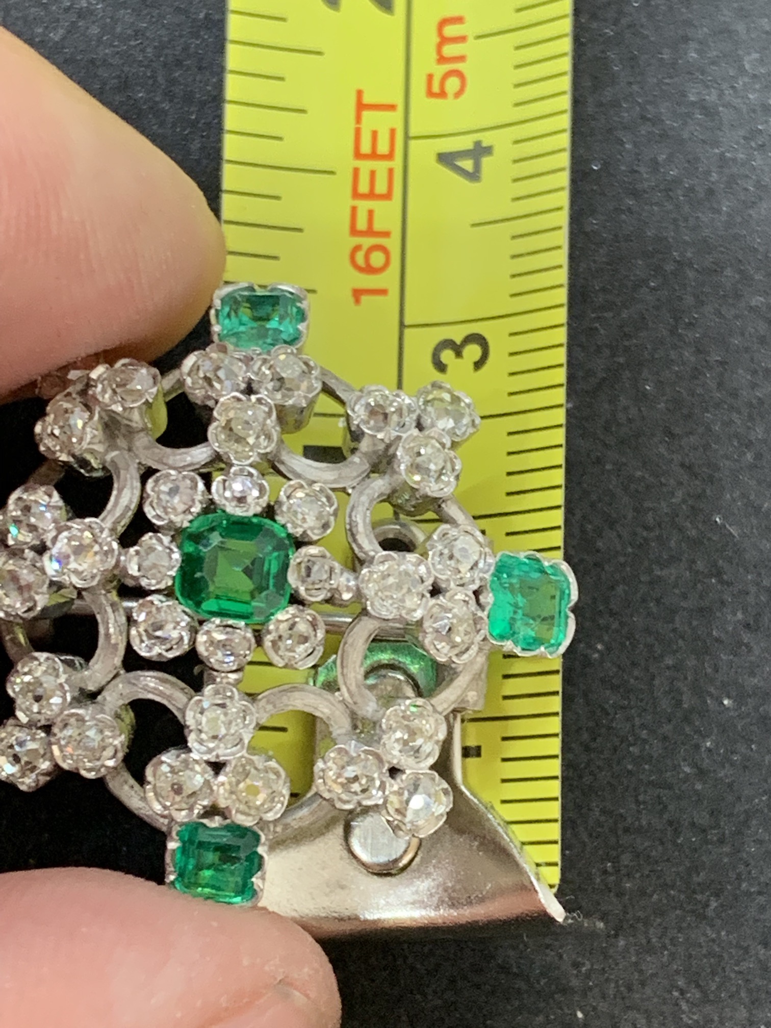 EXQUISITE EMERALD & DIAMOND BROOCH - WHITE METAL TESTED AS AT LEAST 18ct - Image 3 of 3