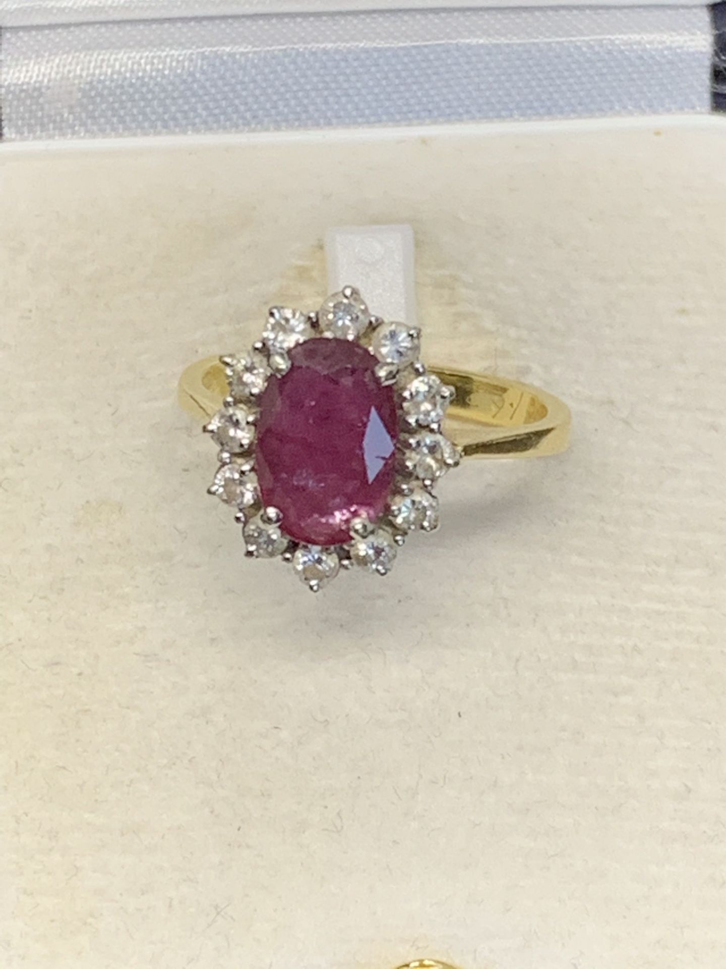 2.00ct RUBY & 0.50ct DIAMOND RING SET IN YELLOW GOLD - Image 2 of 4