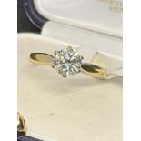 0.85ct DIAMOND SOLITAIRE RING SET IN YELLOW GOLD