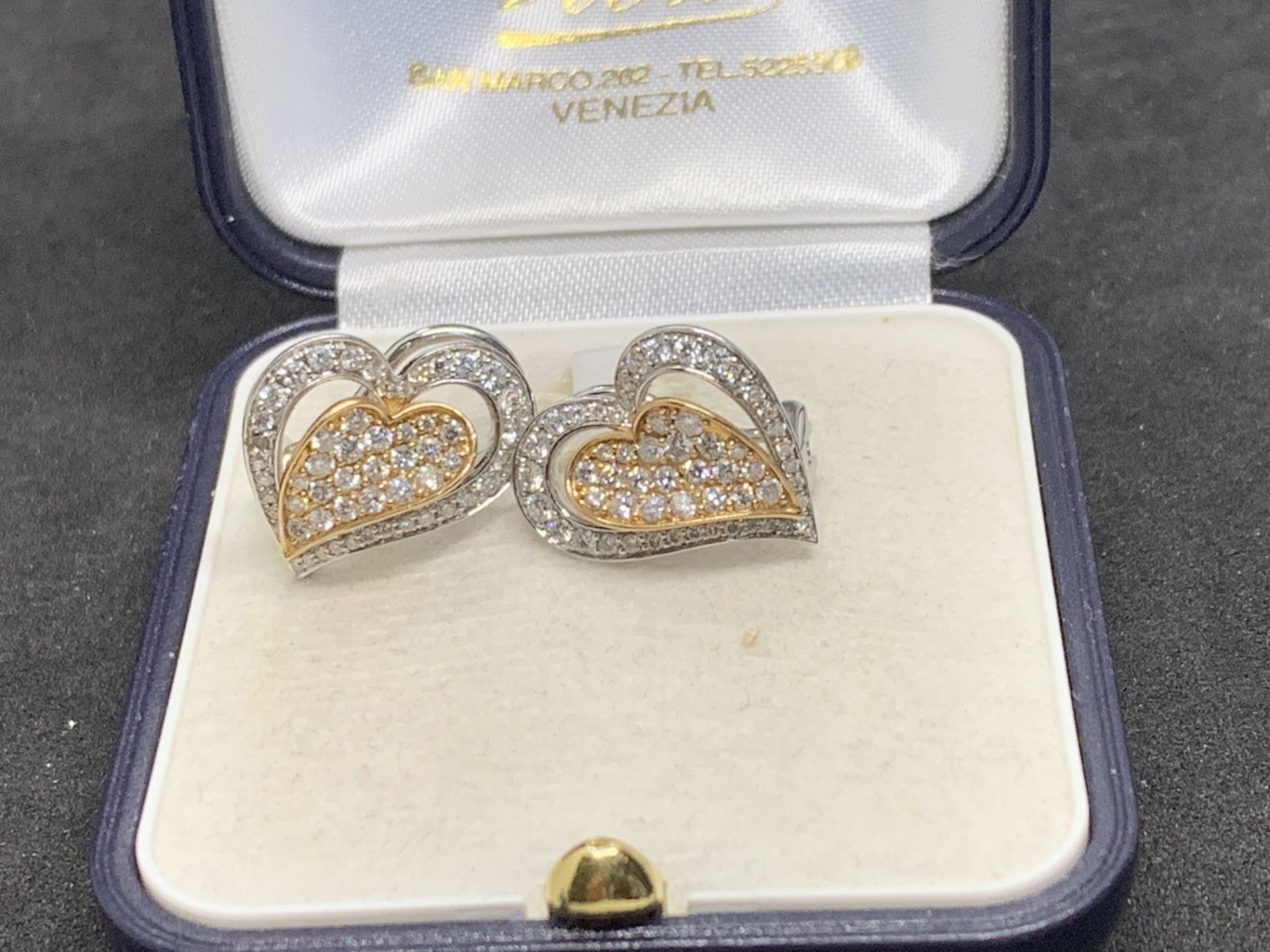 1.50ct DIAMOND SET HEART EARRINGS IN WHITE & YELLOW GOLD - Image 2 of 3