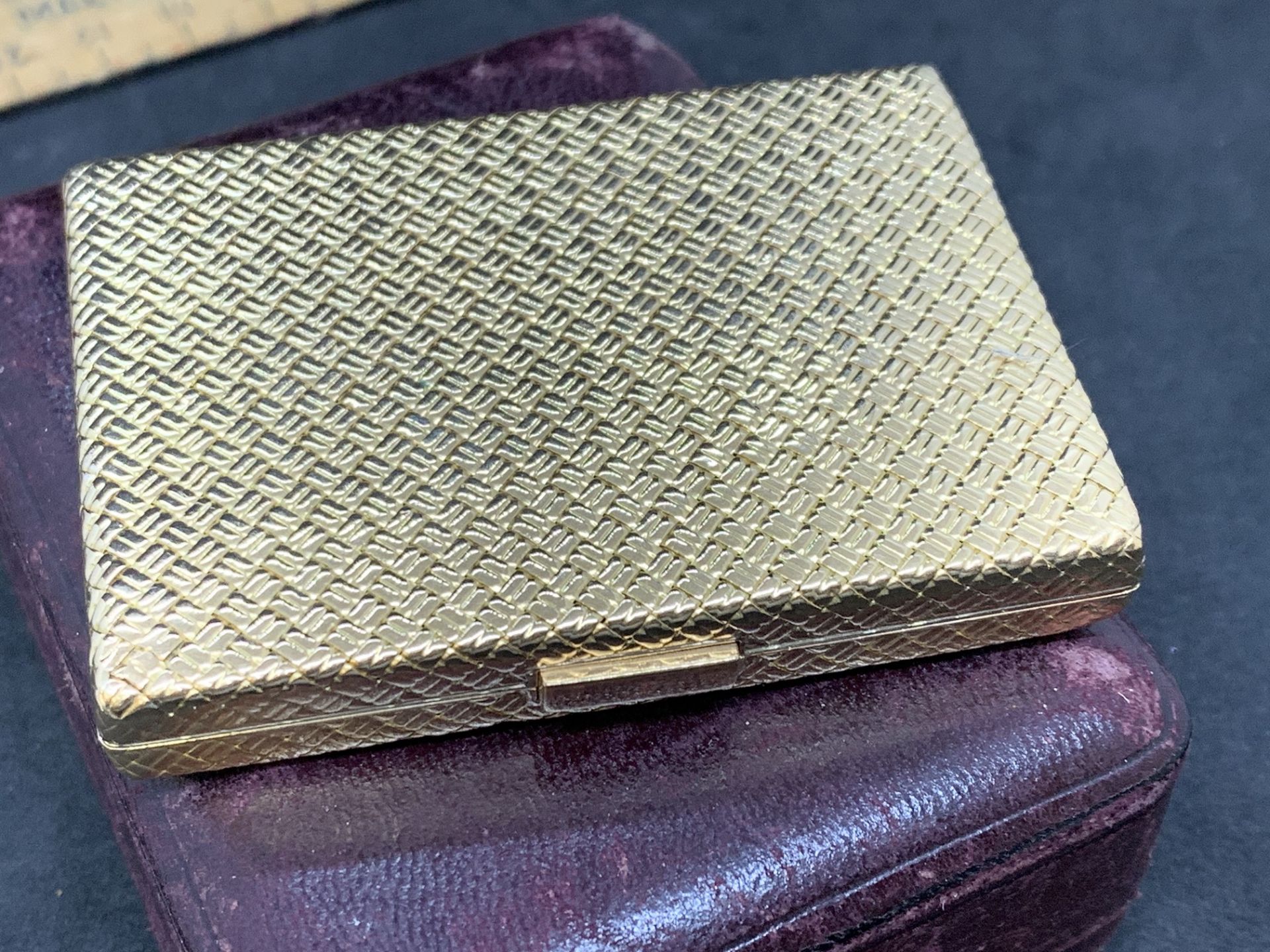 VAN CLEEF & ARPELS GOLD COMPACT SIGNED - 121 GRAMS