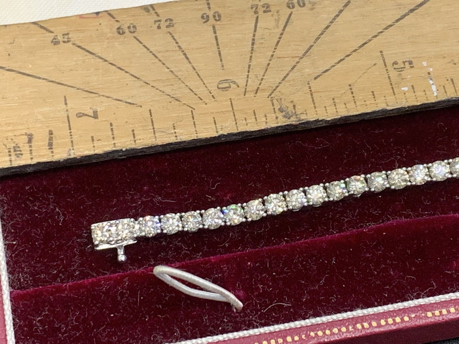 6.05ct DIAMOND TENNIS BRACELET SET IN 9ct WHITE GOLD - Image 5 of 5