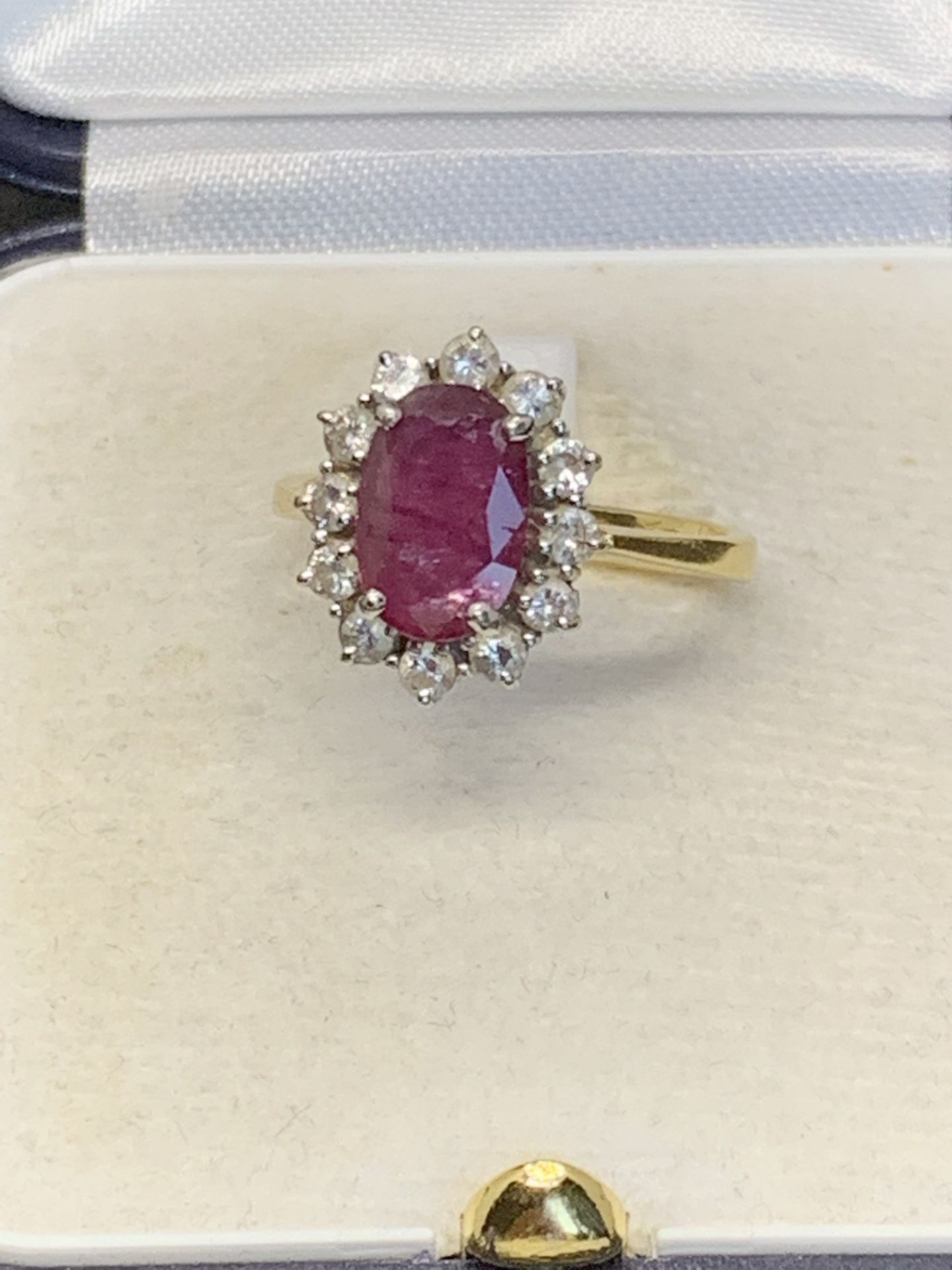 2.00ct RUBY & 0.50ct DIAMOND RING SET IN YELLOW GOLD