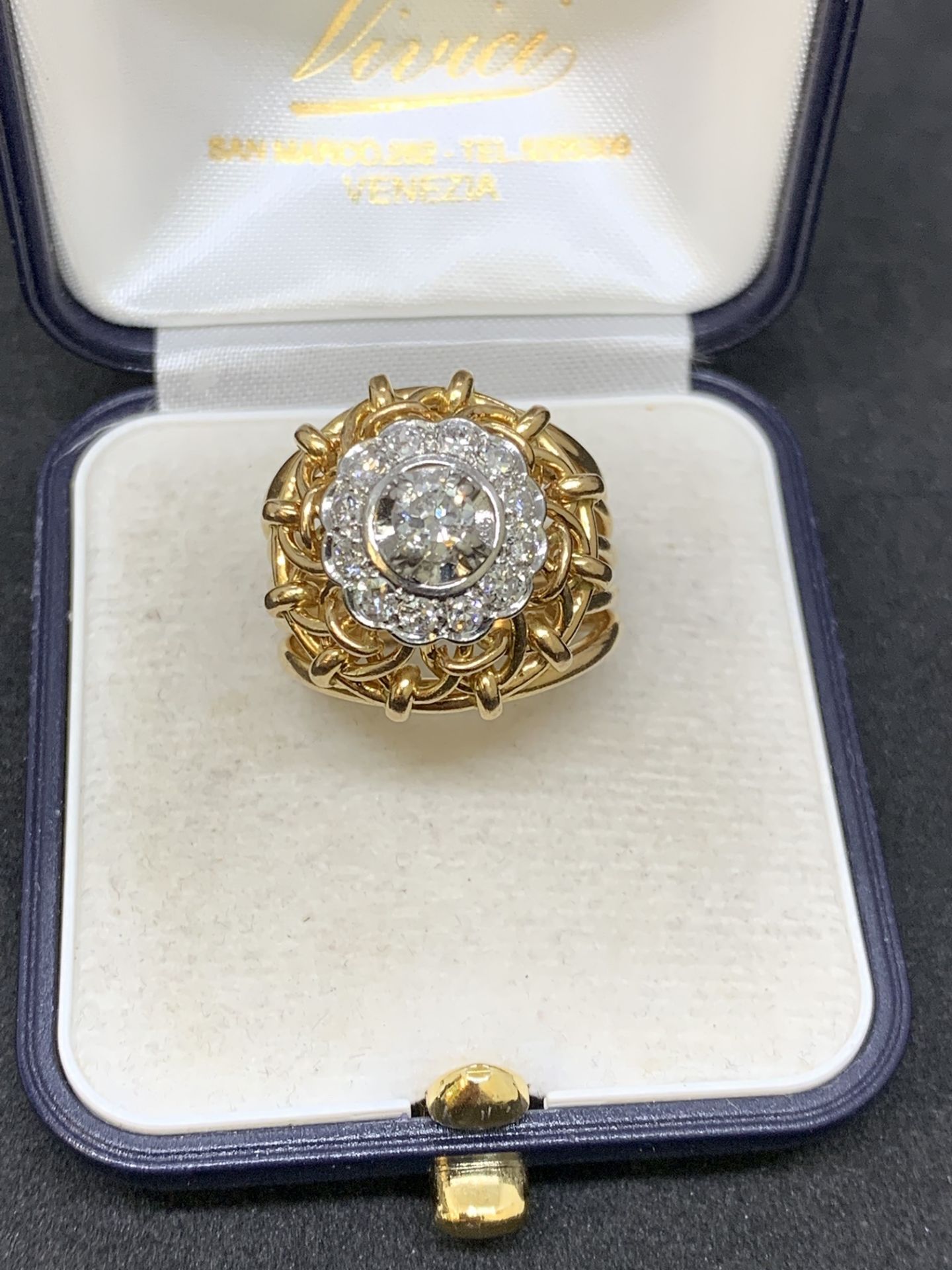 18 carat gold ring set with single stone diamond and cluster of diamonds weight approx 1.30 cts - Image 4 of 8