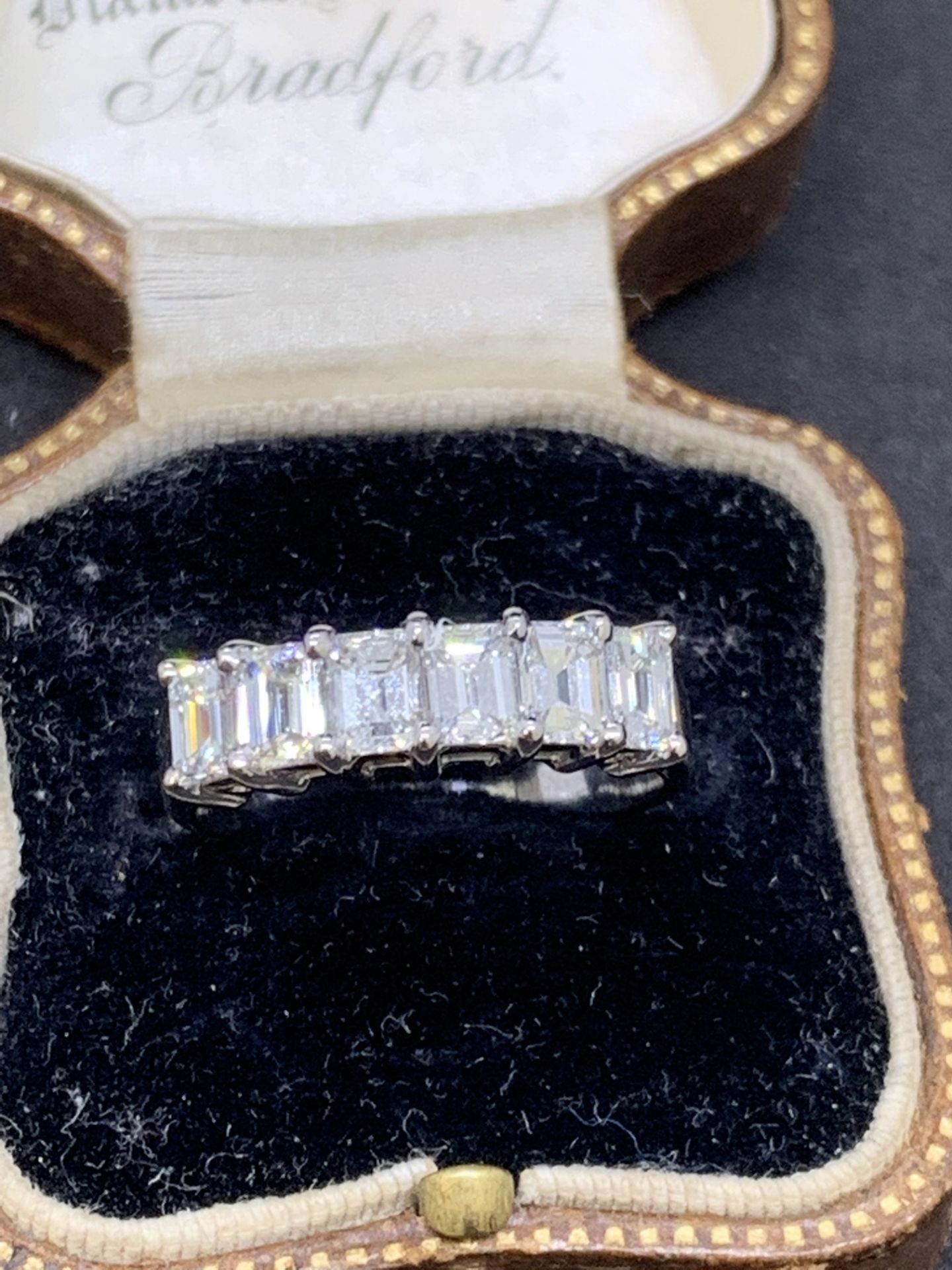 18 carat white gold Emerald shaped diamond set ring approximately 1.8 carats of diamonds - Image 3 of 11