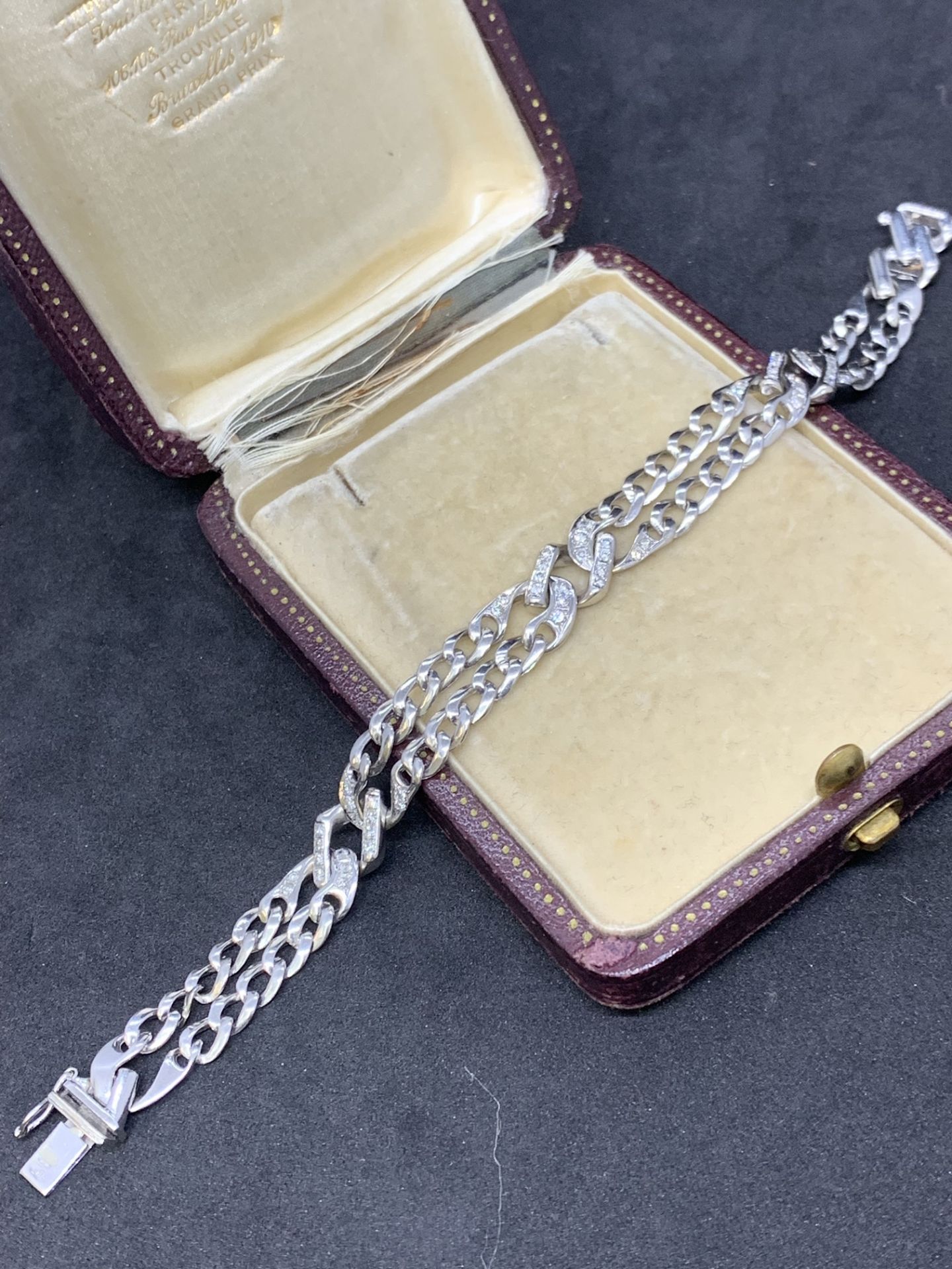 White gold 18 carat diamond set bracelet G/VS diamonds approximately 24.3 g