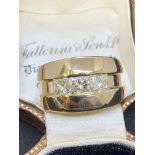 18 carat gold ring set with 1.5 carats diamond weighs 13.5 g approximately