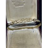 9 carat gold bangle Celtic pattern approximately 4.6 g