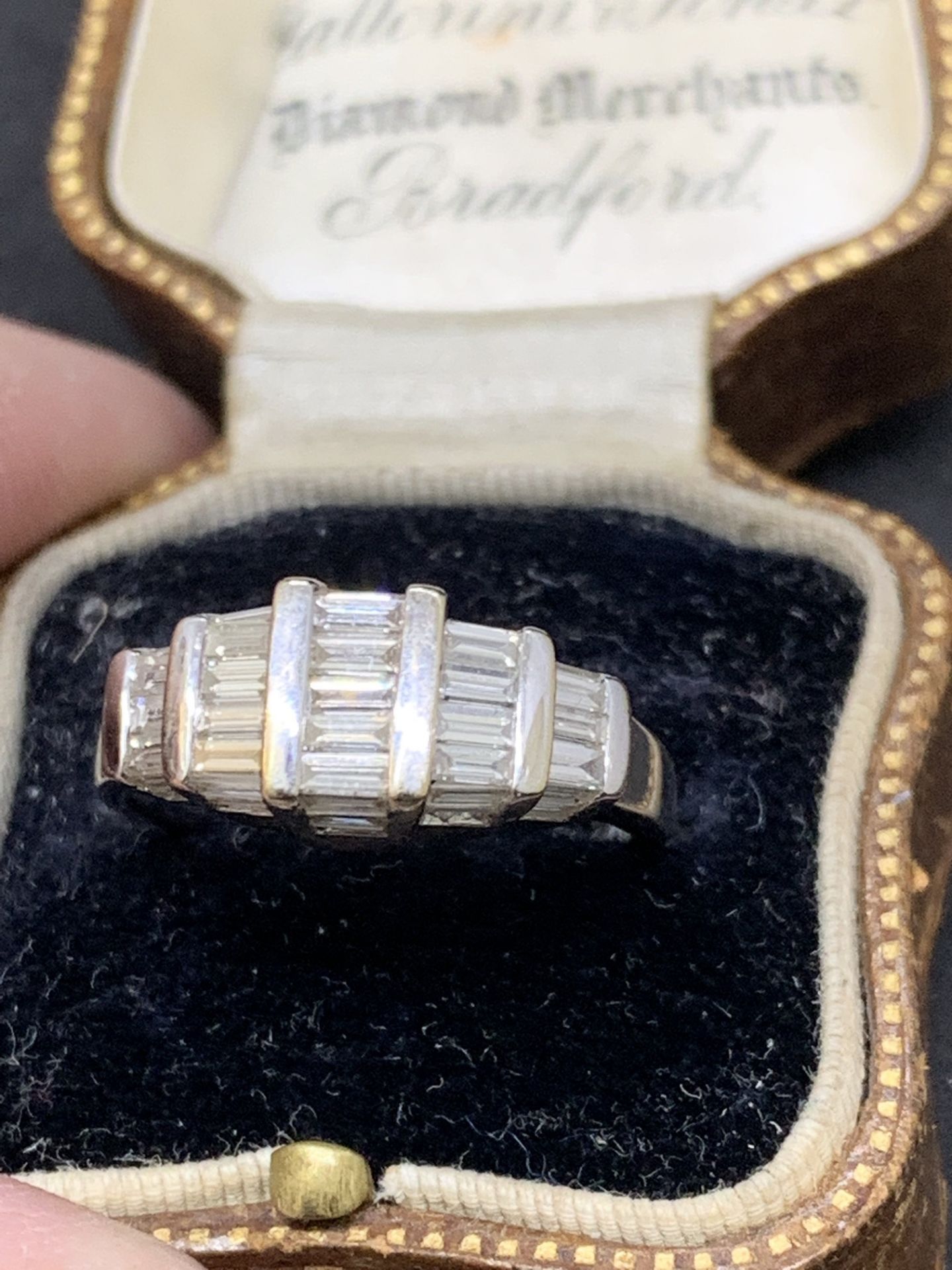 18 carat white gold ring set with baguette diamonds approximately 1.23 cts G colour VS clarity - Image 4 of 7