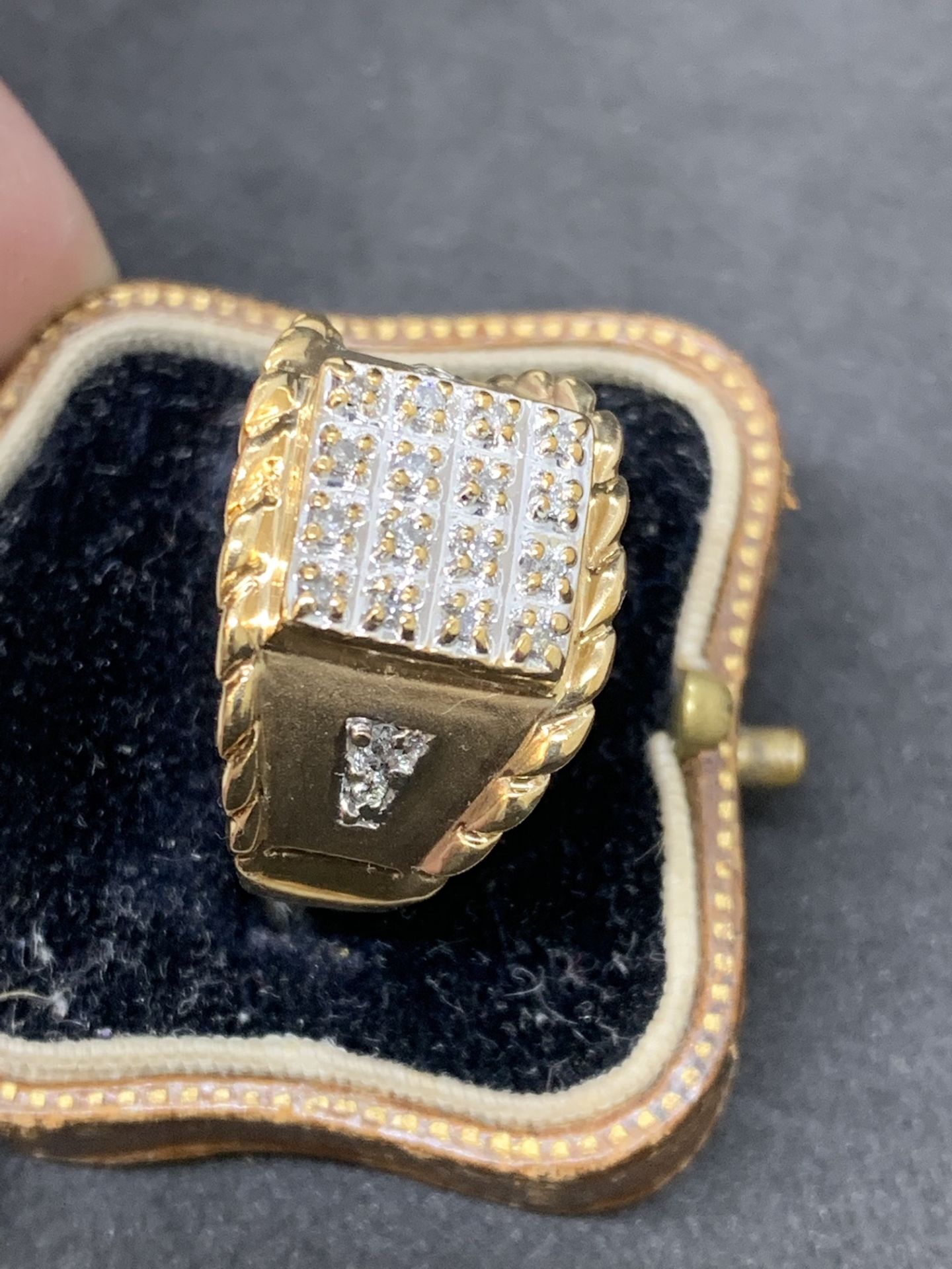 10ct gold diamond set Men's ring - Image 3 of 4