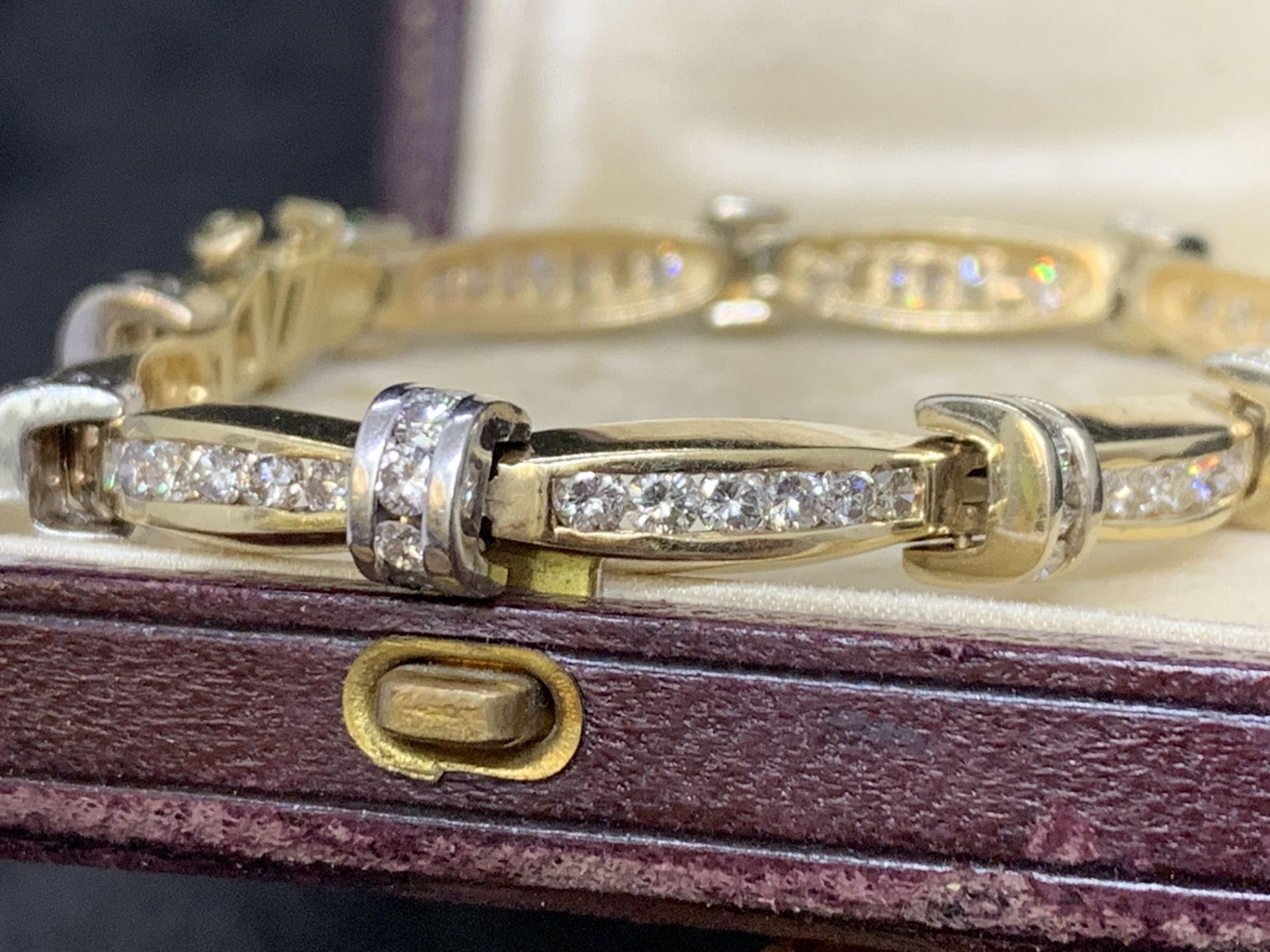 14 carat gold diamond bracelet set with approximately five carats of diamonds 25.8 g approximately