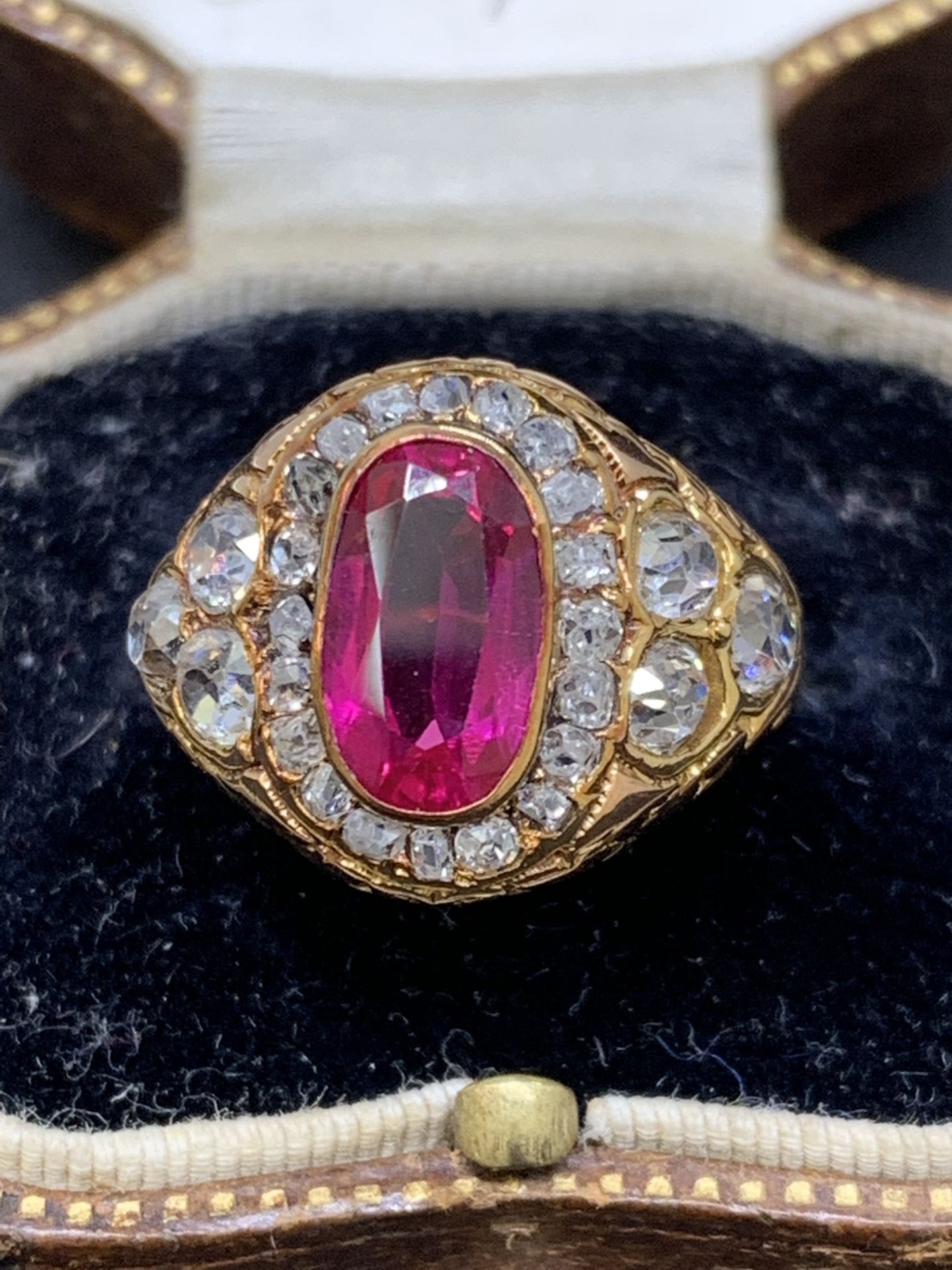 Vintage 18 carat gold ring set with ruby type stone & 1.3 carats of old mine cut diamonds - Image 3 of 5