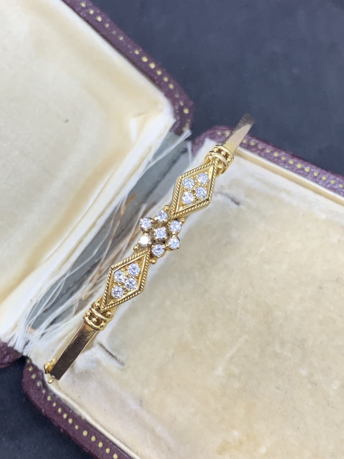 14 carat gold bangle set with diamonds approximately 11 g G colour VS clarity