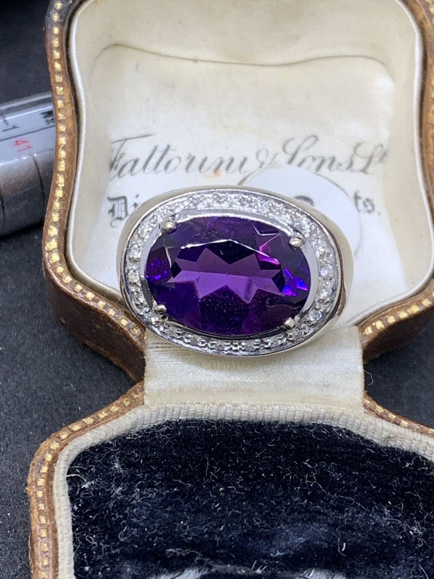 18 carat gold ring set with approximately 6 carat amethyst with diamonds approximately 9 g - Image 2 of 4