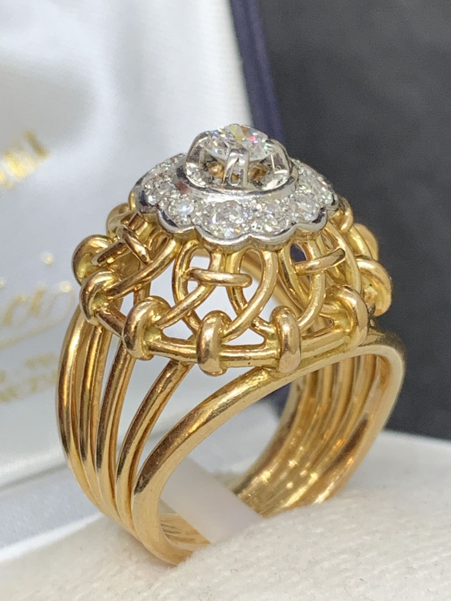 18 carat gold ring set with single stone diamond and cluster of diamonds weight approx 1.30 cts - Image 5 of 8