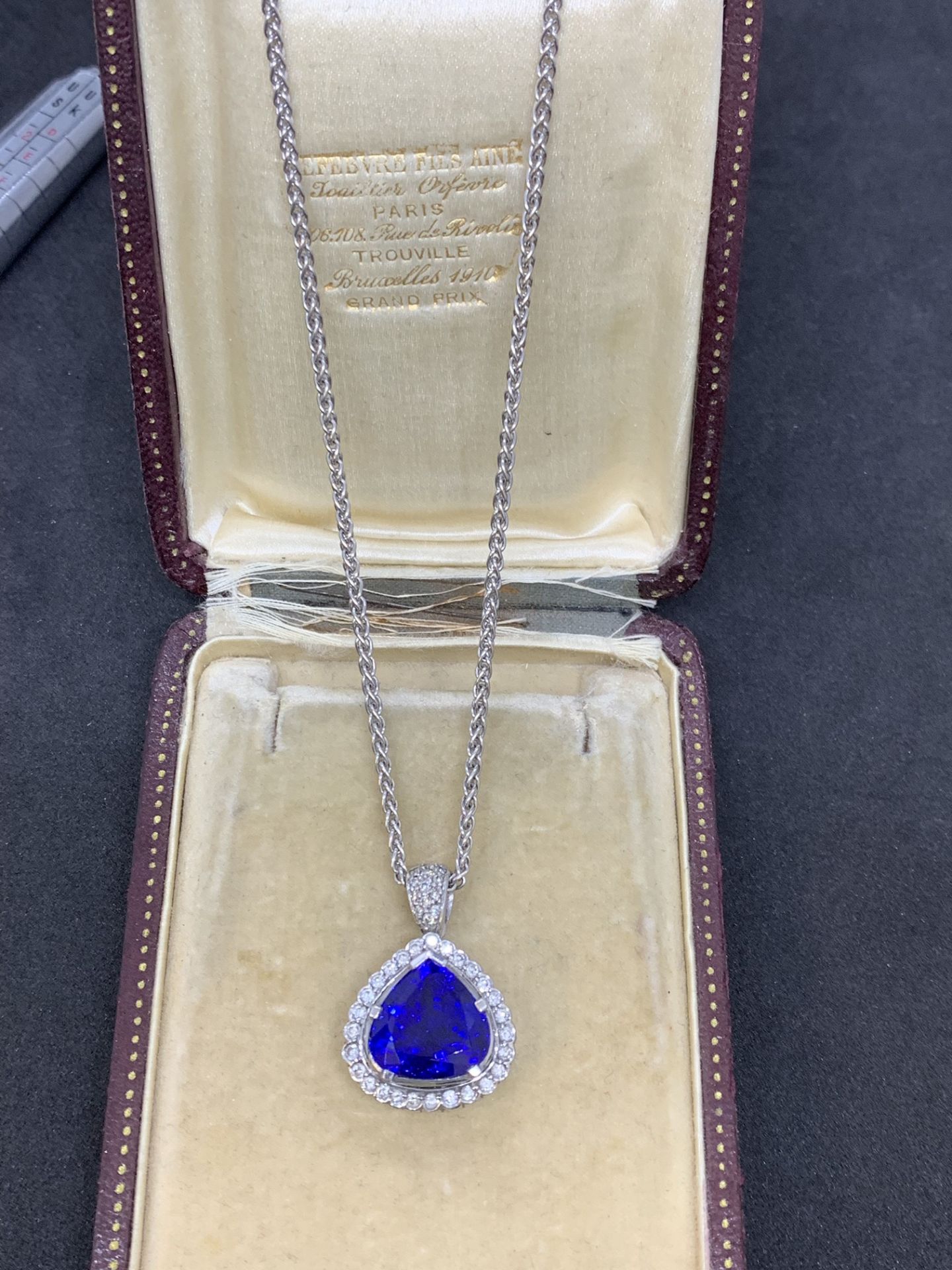 18 carat gold 7ct Tanzanite and one carat diamond heart pendant and chain Approximately 19.4 g - Image 3 of 10