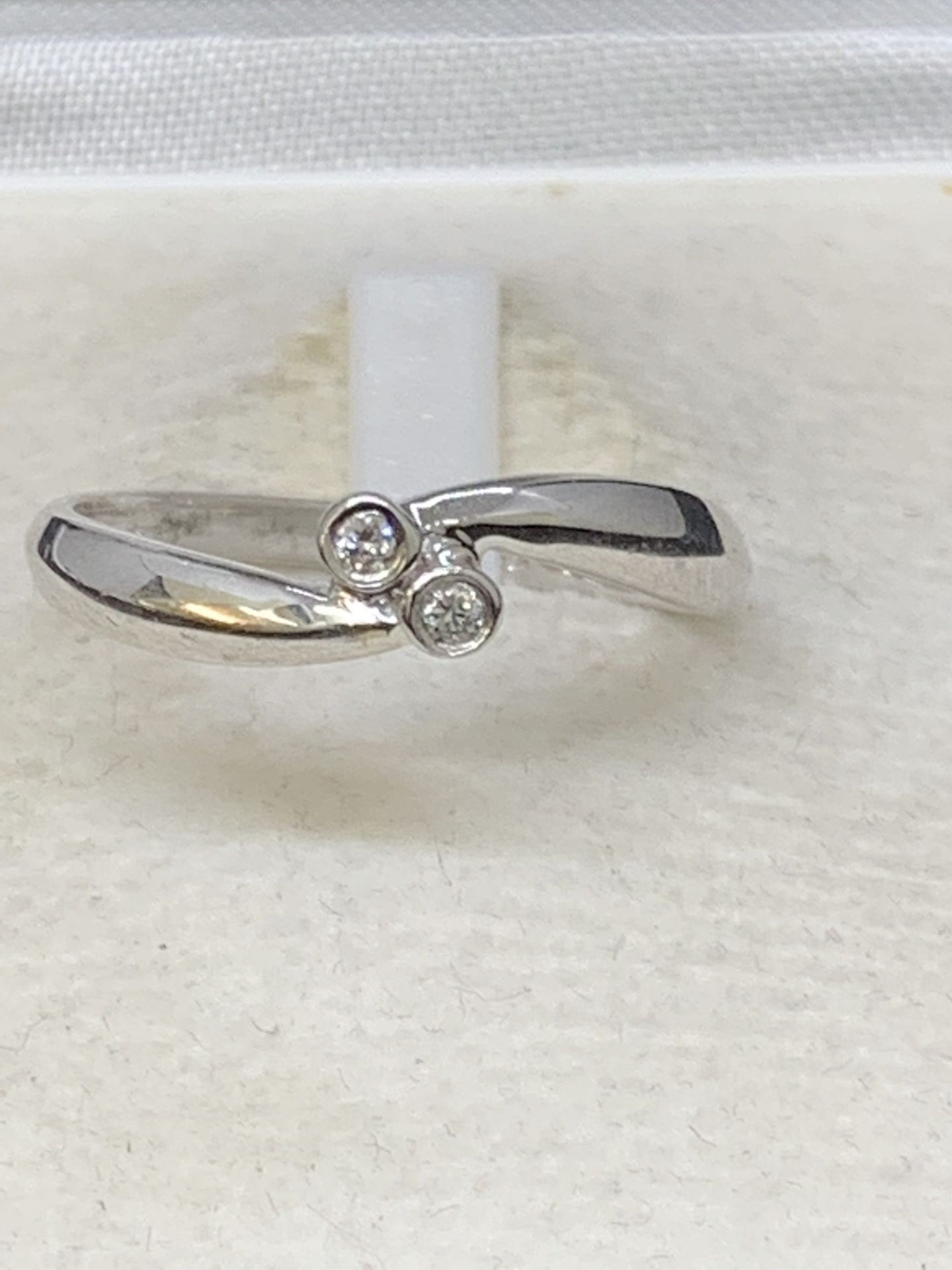18 carat white gold ring set with two diamonds - Image 2 of 2