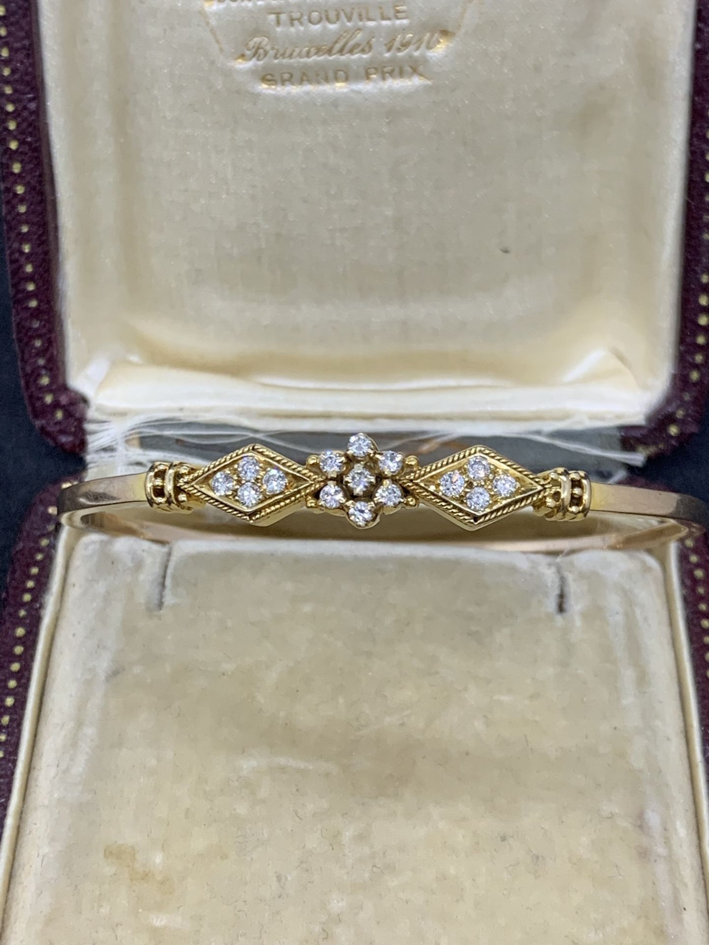 14 carat gold bangle set with diamonds approximately 11 g G colour VS clarity - Image 2 of 4