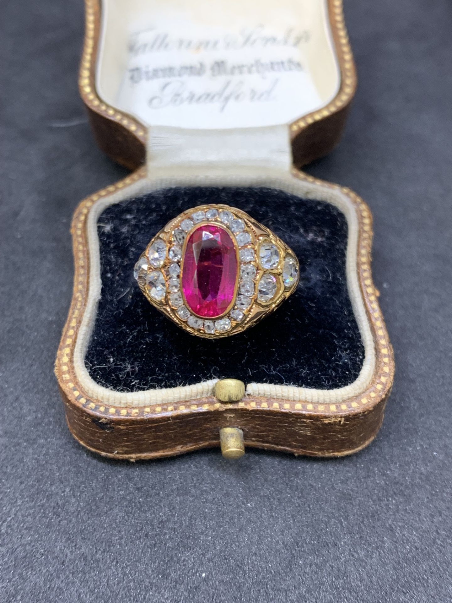 Vintage 18 carat gold ring set with ruby type stone & 1.3 carats of old mine cut diamonds - Image 4 of 5