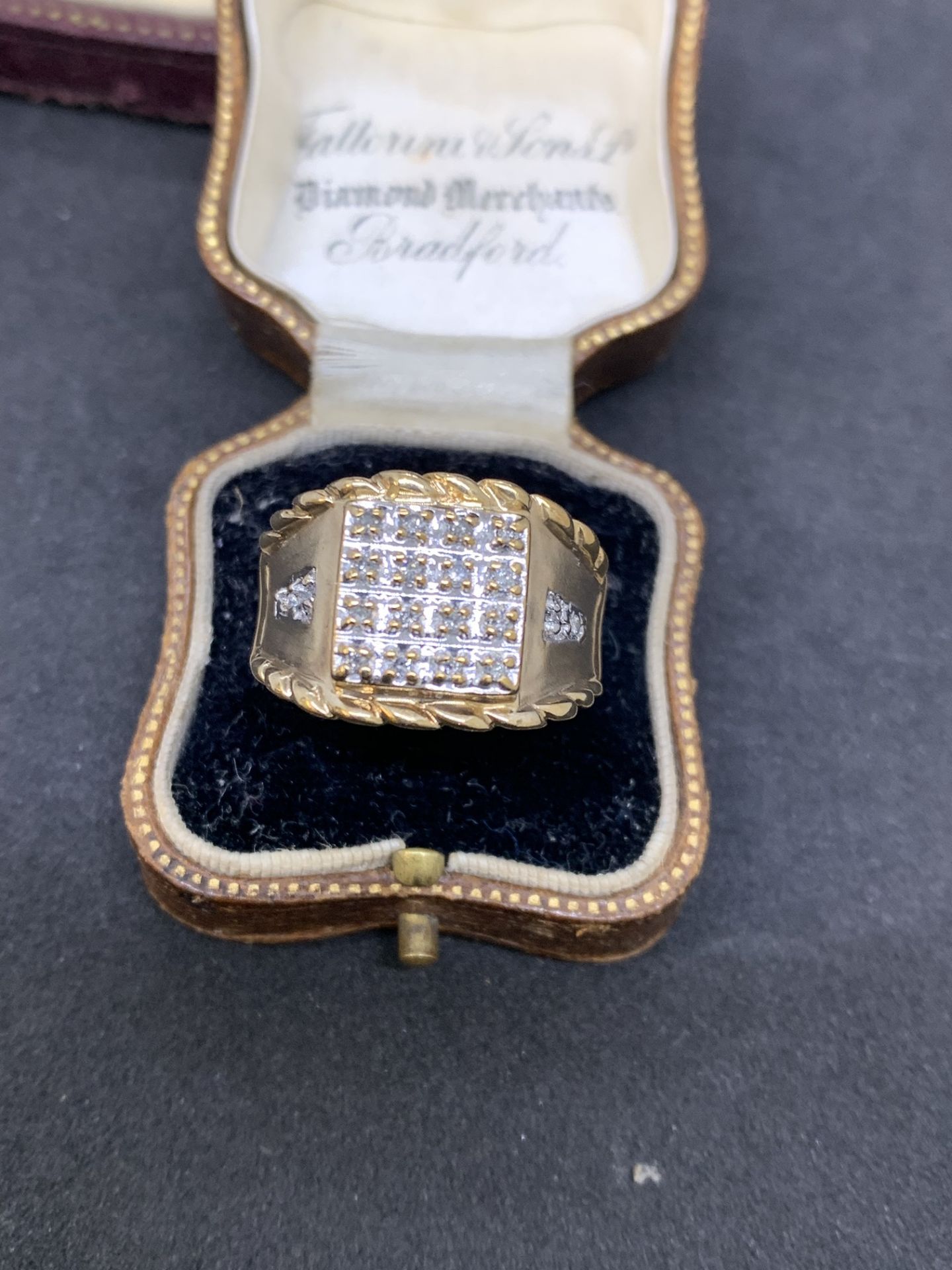 10ct gold diamond set Men's ring - Image 2 of 4