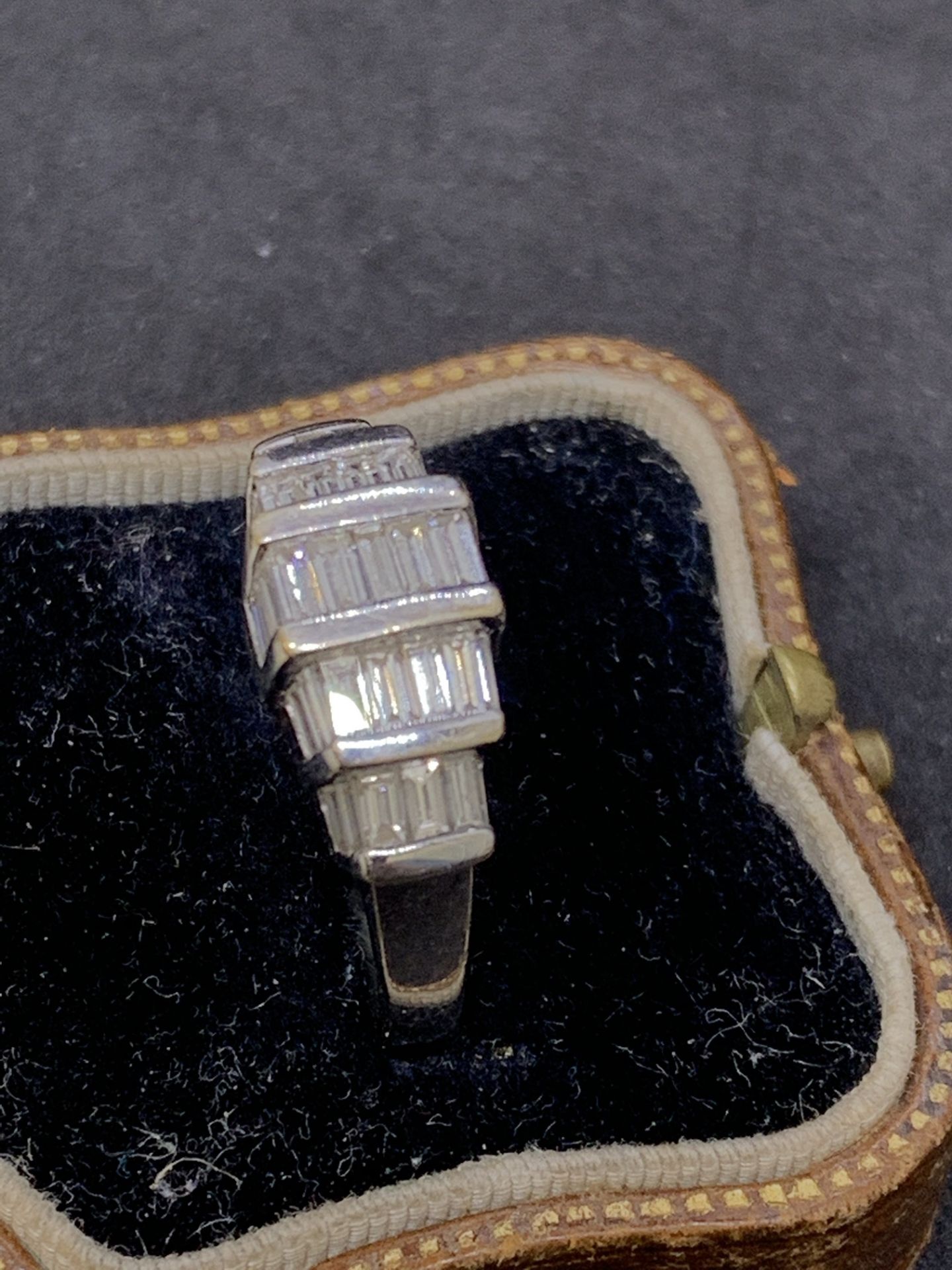 18 carat white gold ring set with baguette diamonds approximately 1.23 cts G colour VS clarity - Image 6 of 7