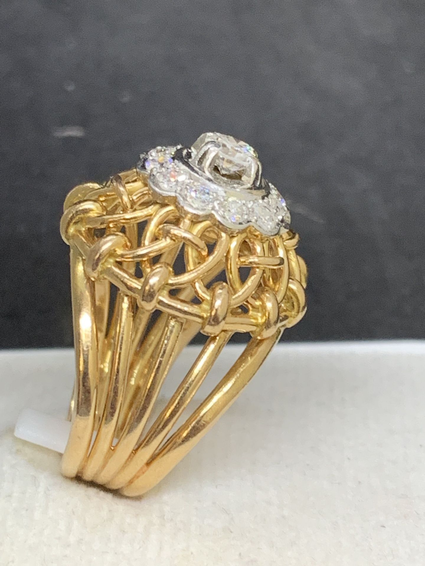 18 carat gold ring set with single stone diamond and cluster of diamonds weight approx 1.30 cts - Image 7 of 8