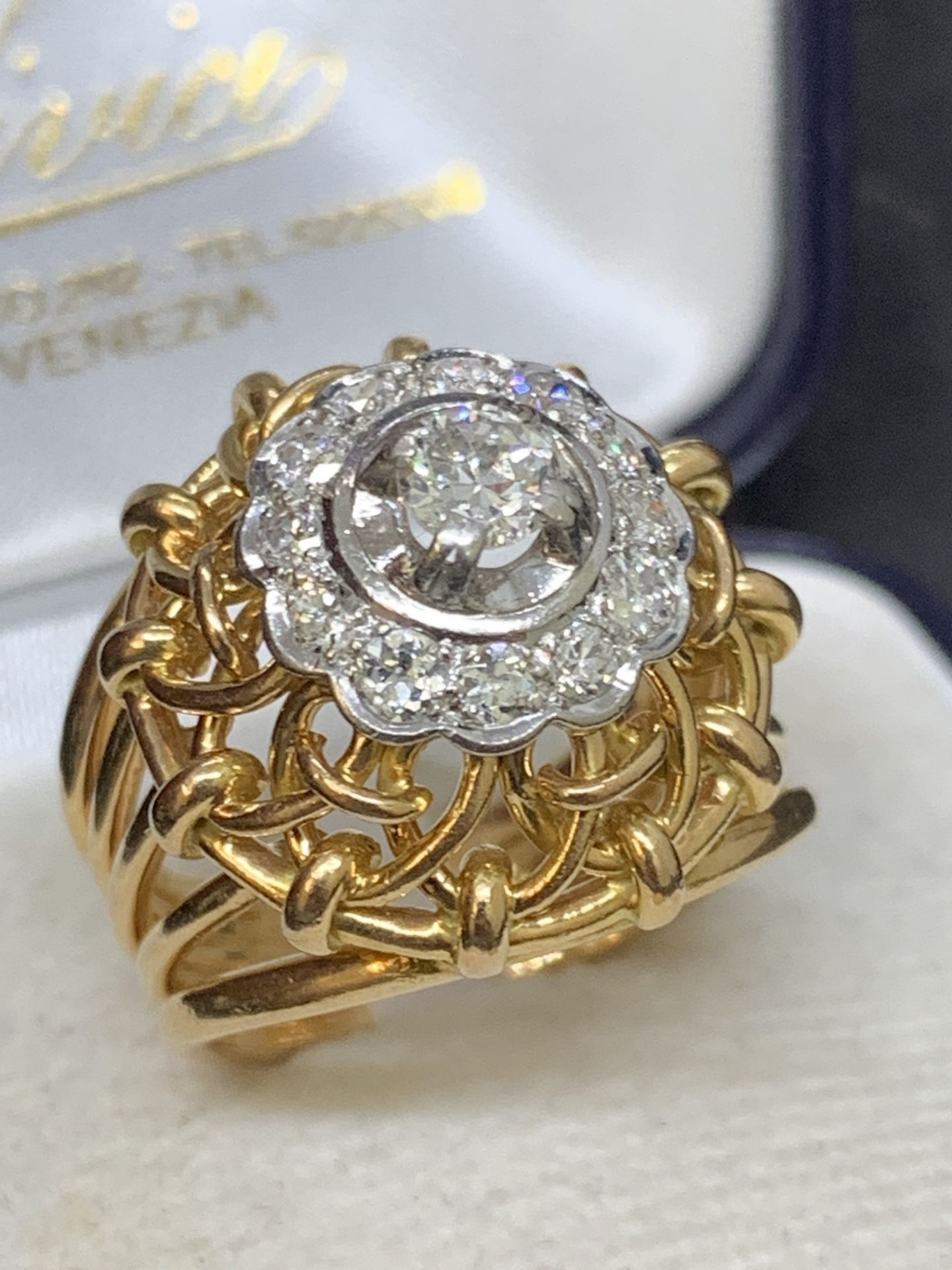 18 carat gold ring set with single stone diamond and cluster of diamonds weight approx 1.30 cts - Image 3 of 8