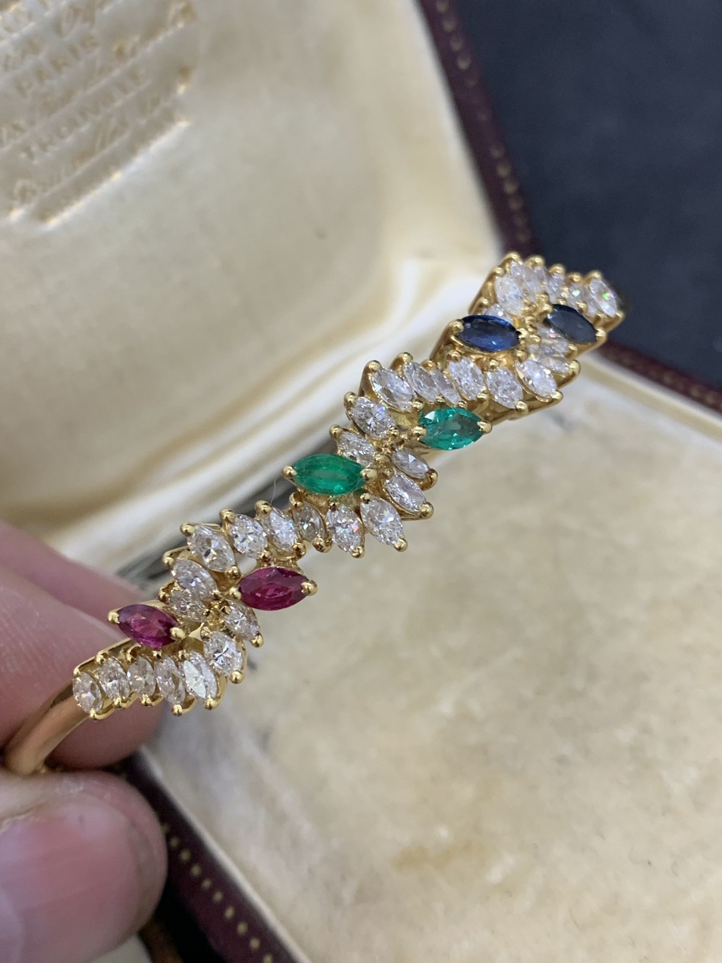 18 carat gold bangle set with rubies emeralds sapphire and diamonds H/I colour VS/SI clarity - Image 4 of 9