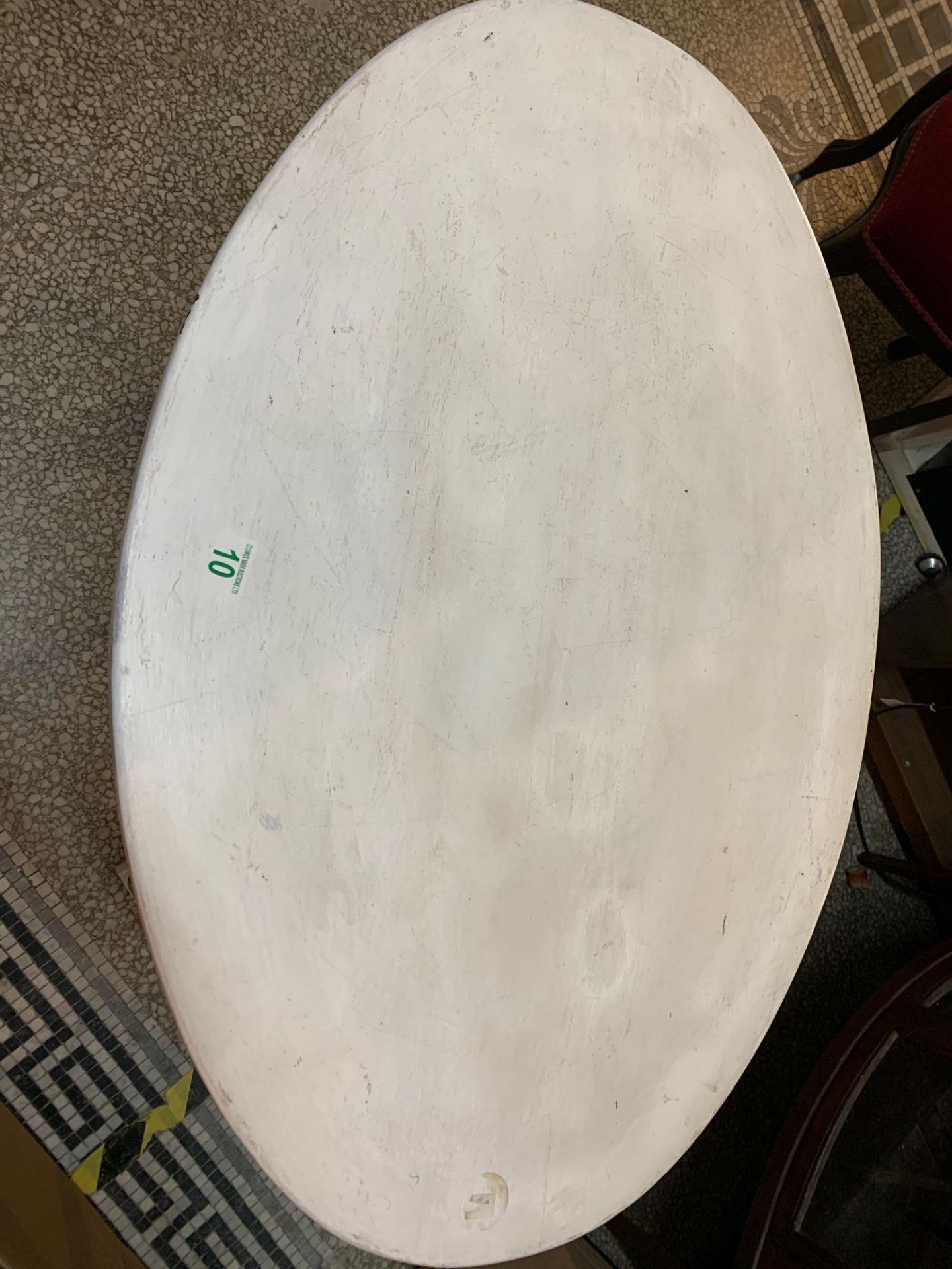 White and gold painted oval table - Image 3 of 6