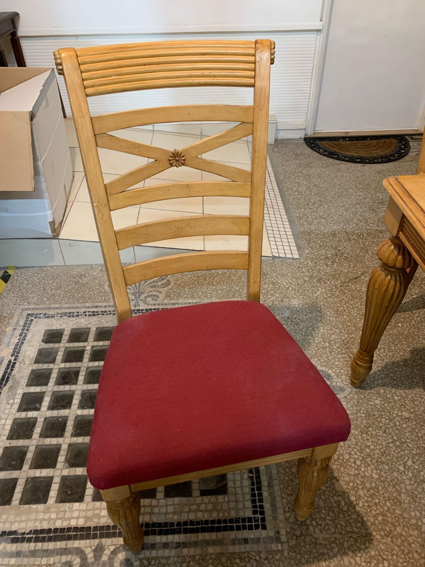 Table and six chairs consisting of two carver chairs and four matching chairs with upholstered seats - Image 5 of 9