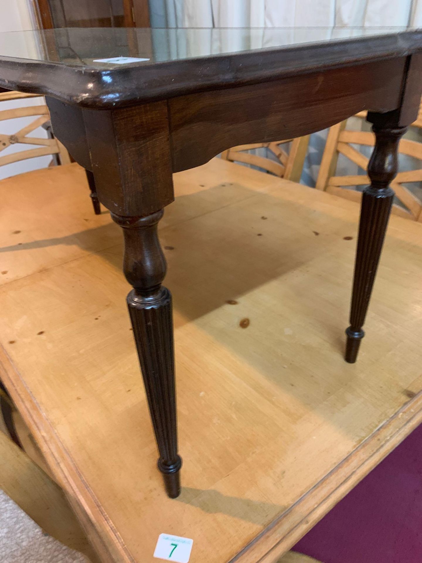 Small occasional table with leather insert with a glass on top - Image 3 of 5