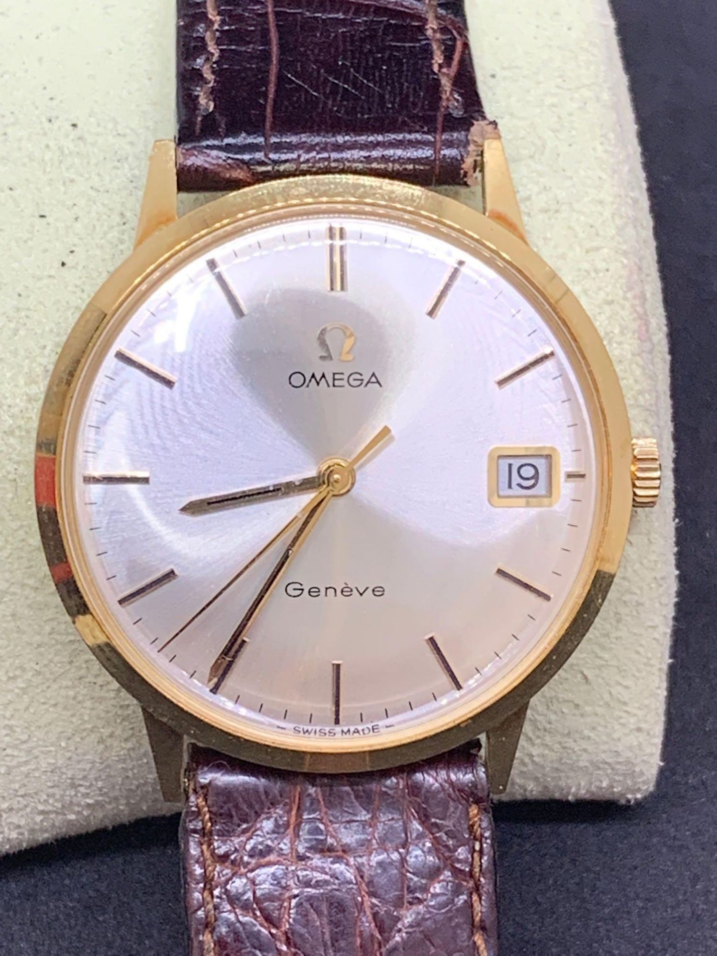 18ct Gold Omega Geneve 35 mm date watch