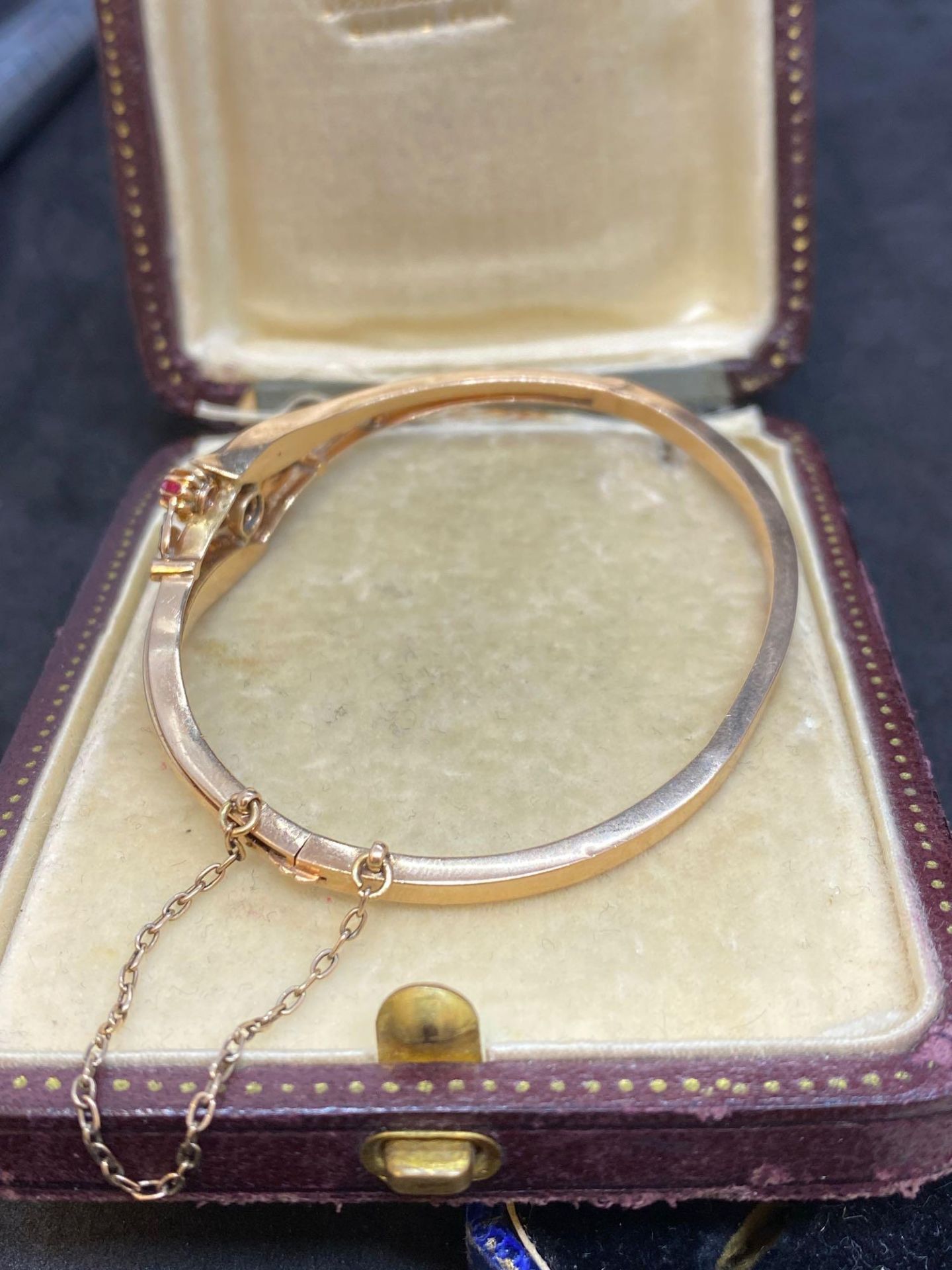 Antique Rose Gold Hinged Bangle Set with Sapphire, Diamond and Ruby - 7.3 Grams - Image 3 of 4