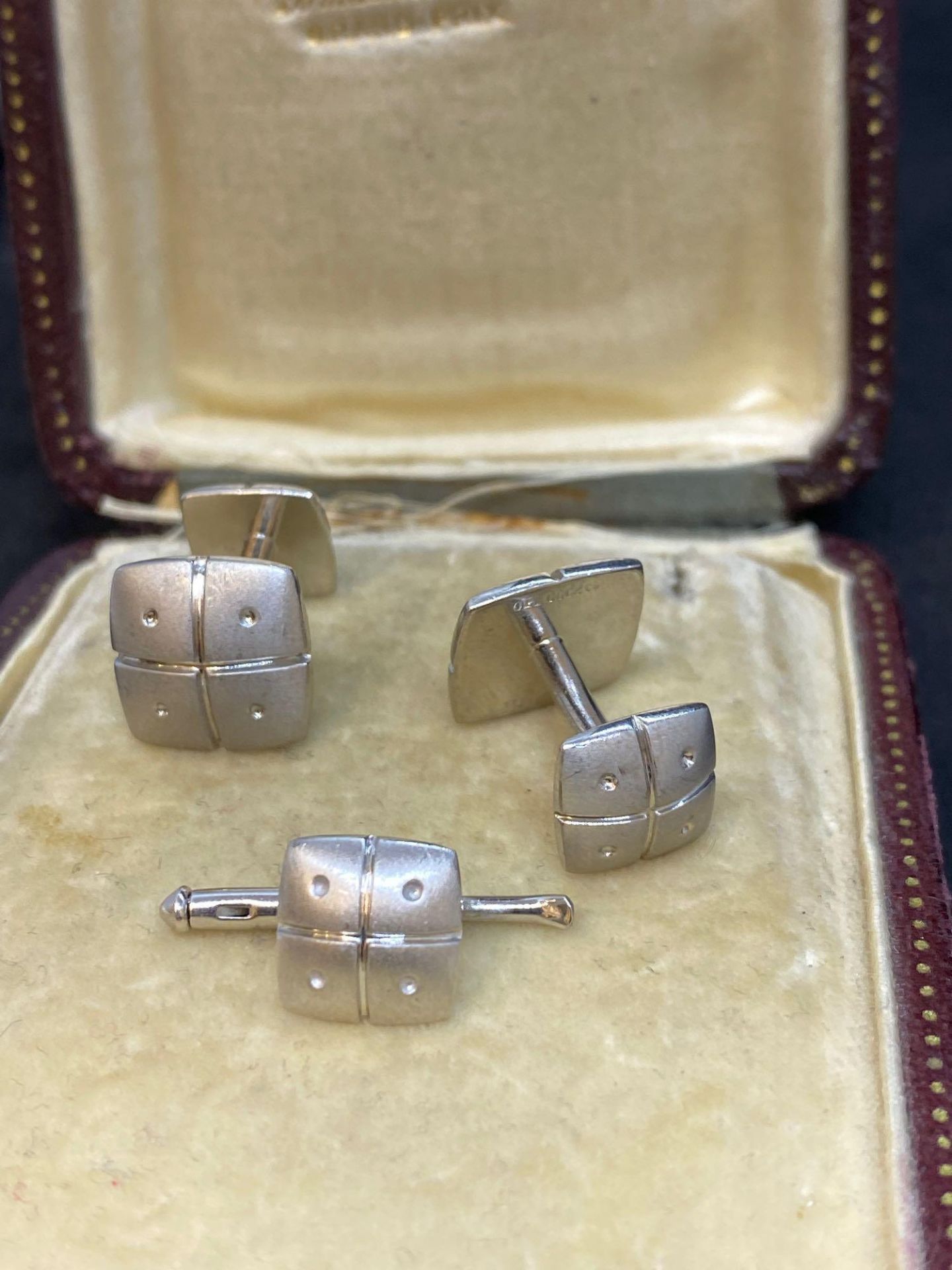 18ct White Gold Tiffany & Co Cuff Links and Matching Tie Pin - 23 Grams - Image 2 of 5
