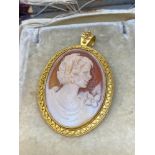 18k Gold Cameo Pendant - 10 Grams