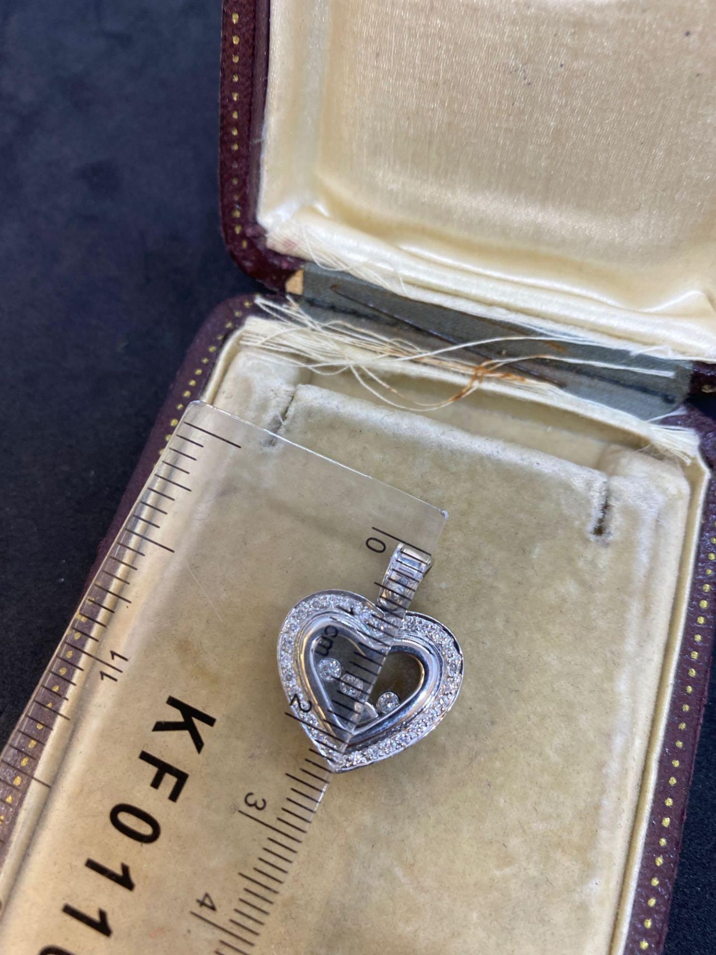 18ct While Gold Diamond set Heart Pendant - Image 3 of 7