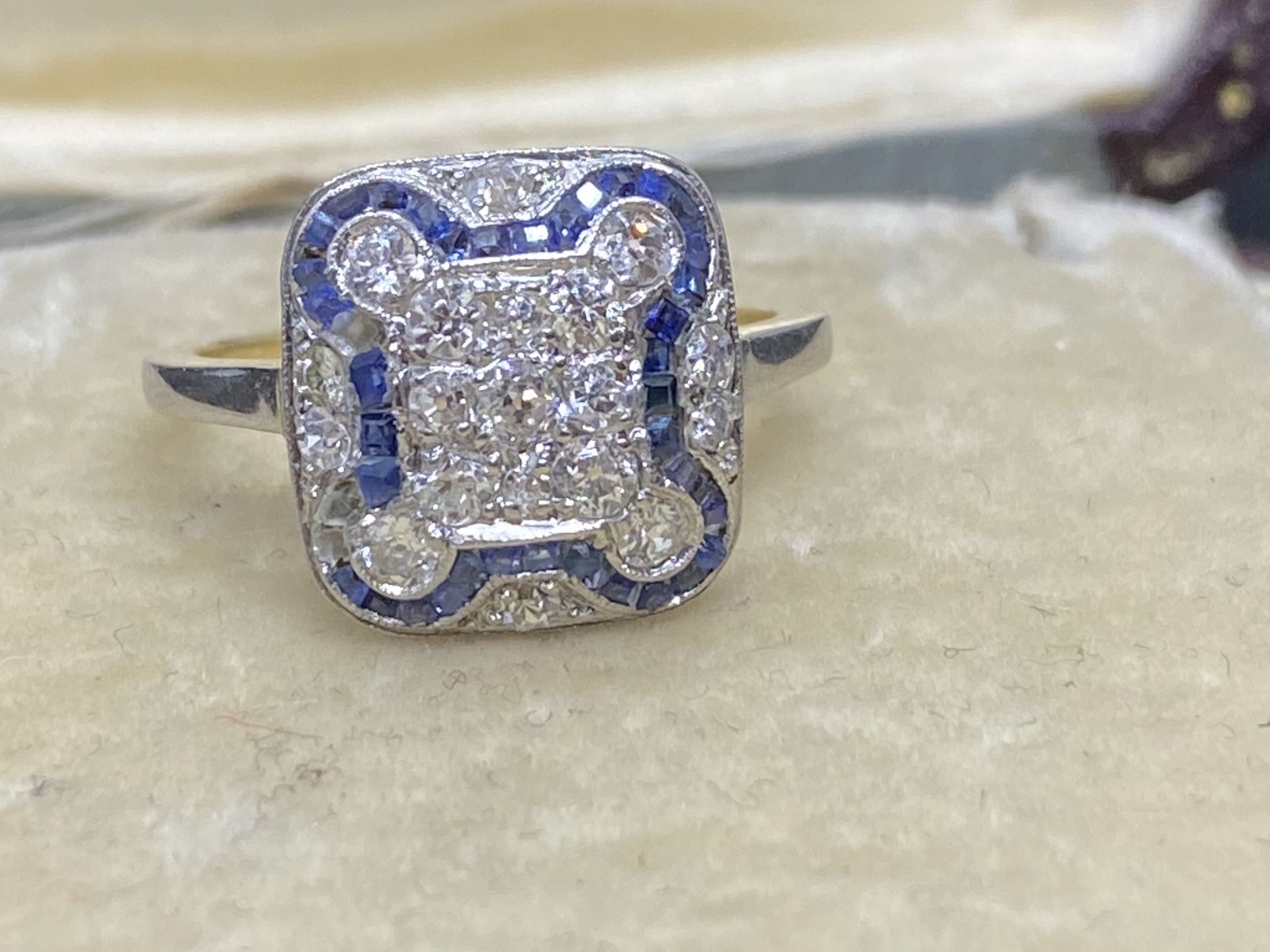 Art Deco 18ct Gold Sapphire & Diamond Ring