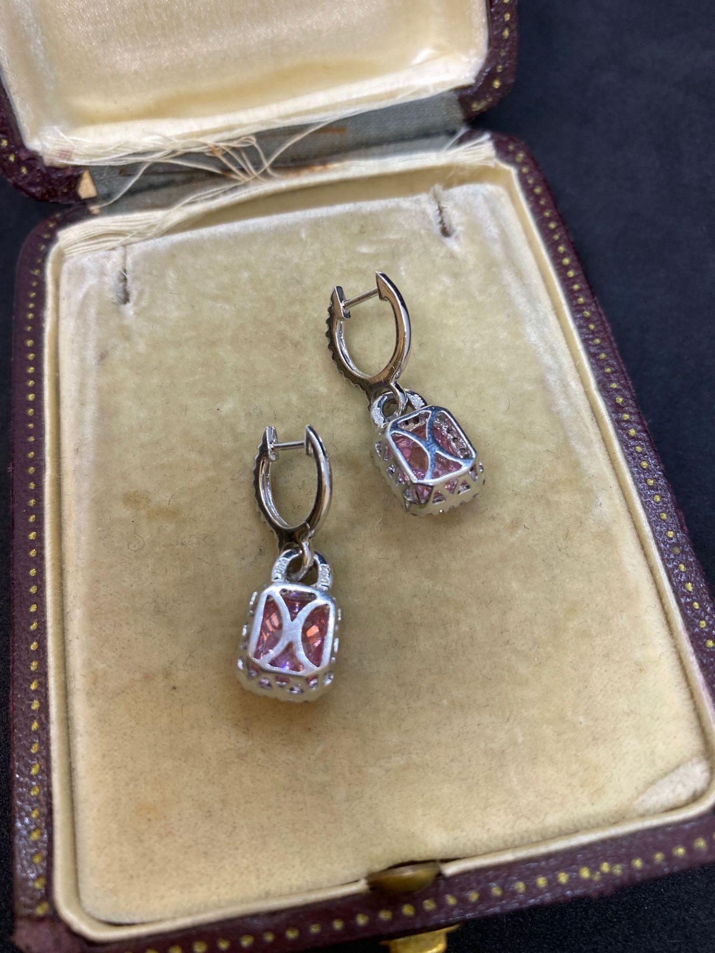 14ct White Gold 6.00ct Pink Topaz & 1.00ct Diamond Drop Earrings - 6 Grams - Image 3 of 3