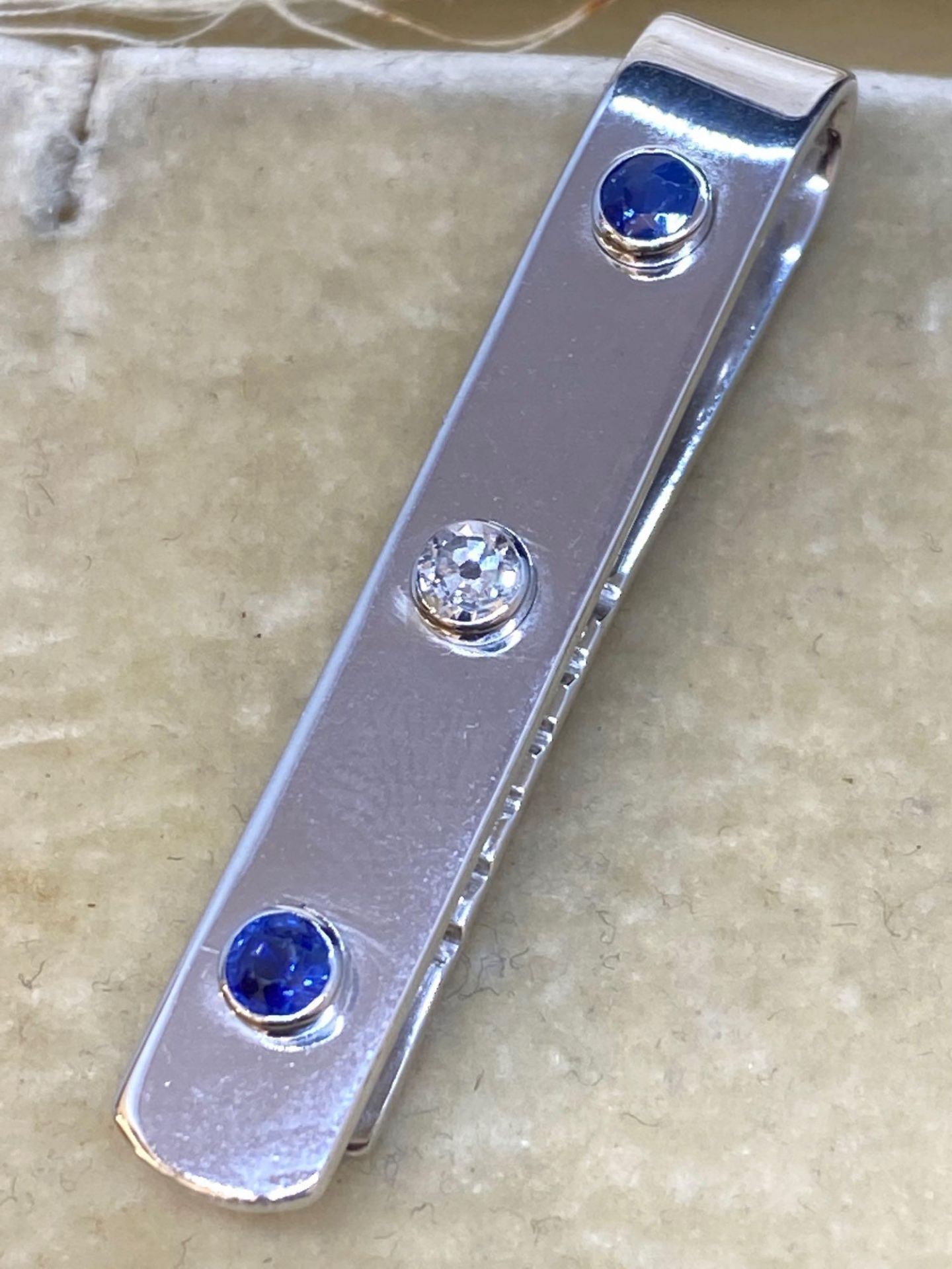 9ct White Gold Diamond & Sapphire Tie Clip - Beautiful !!