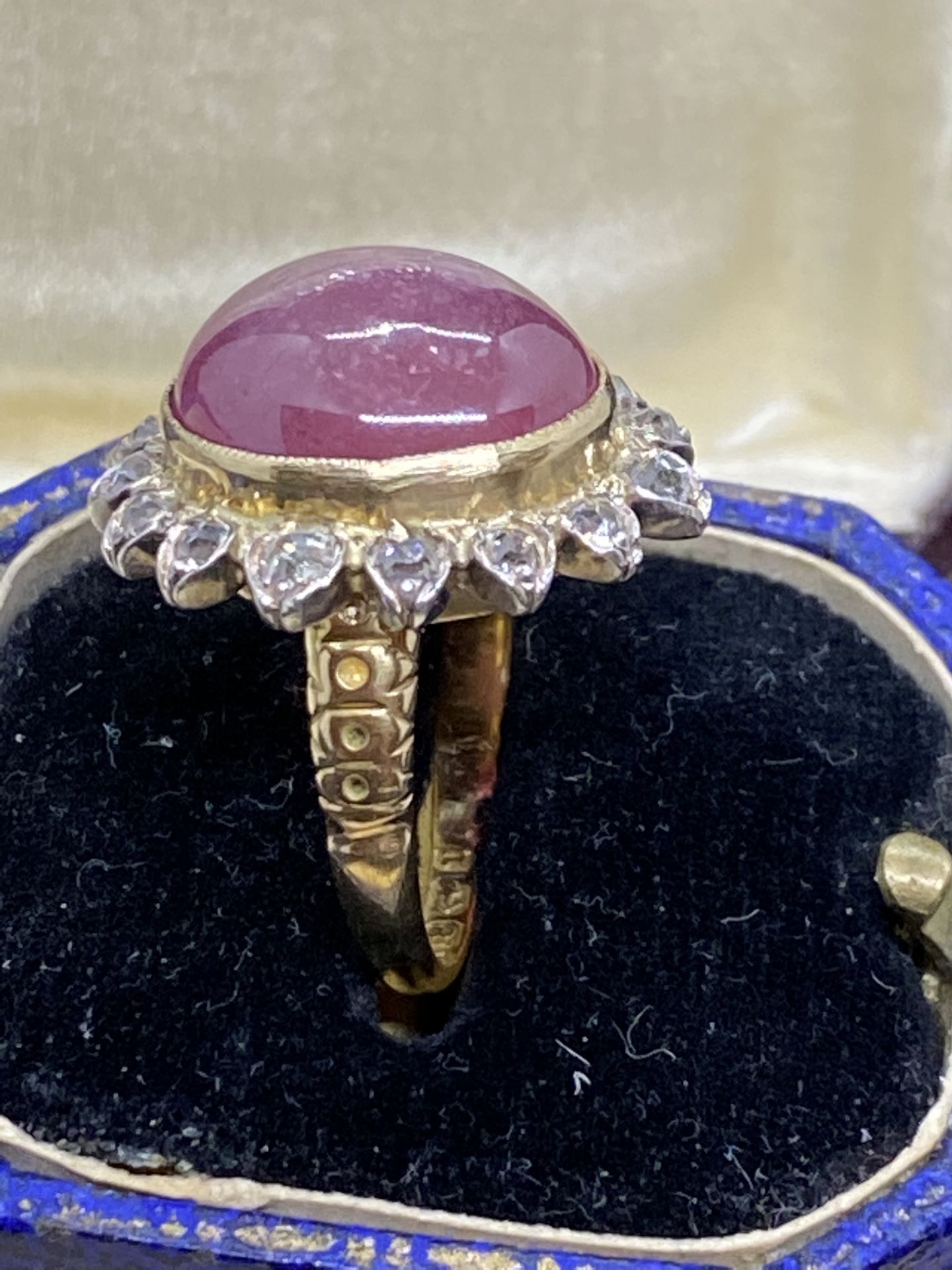 Antique 18ct Gold Cabochon Ruby & Diamond Ring - Image 2 of 5