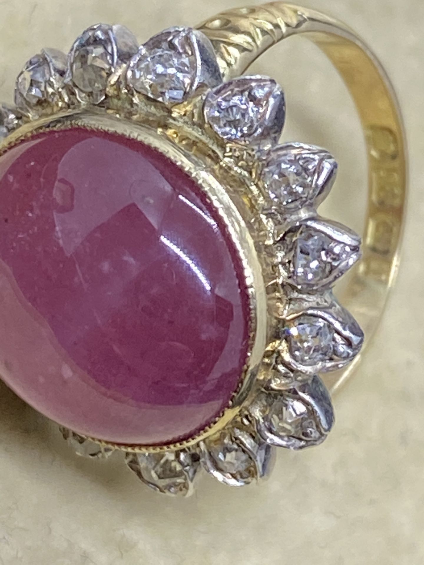 Antique 18ct Gold Cabochon Ruby & Diamond Ring - Image 4 of 5