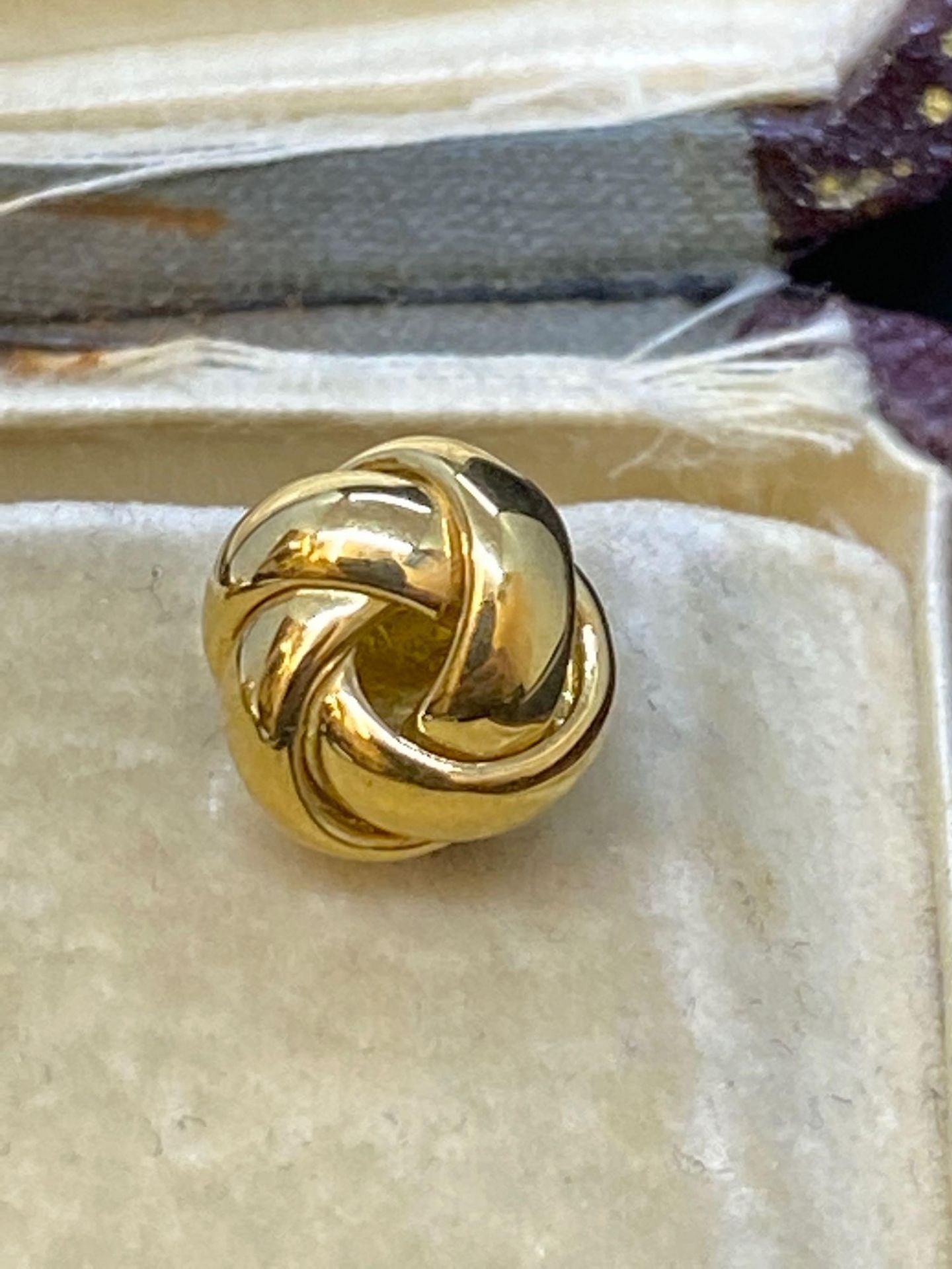 18ct Gold Knott Stud Earrings - 7 Grams - Image 2 of 3