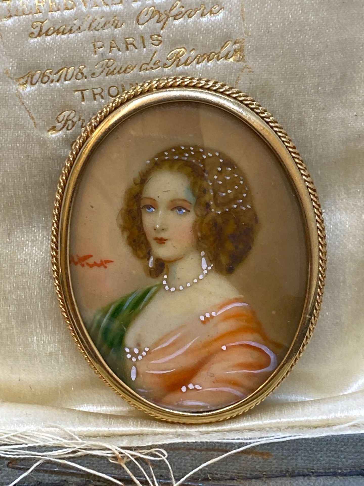 18ct Gold Miniature Enamel Portrait Brooch - 14 Grams